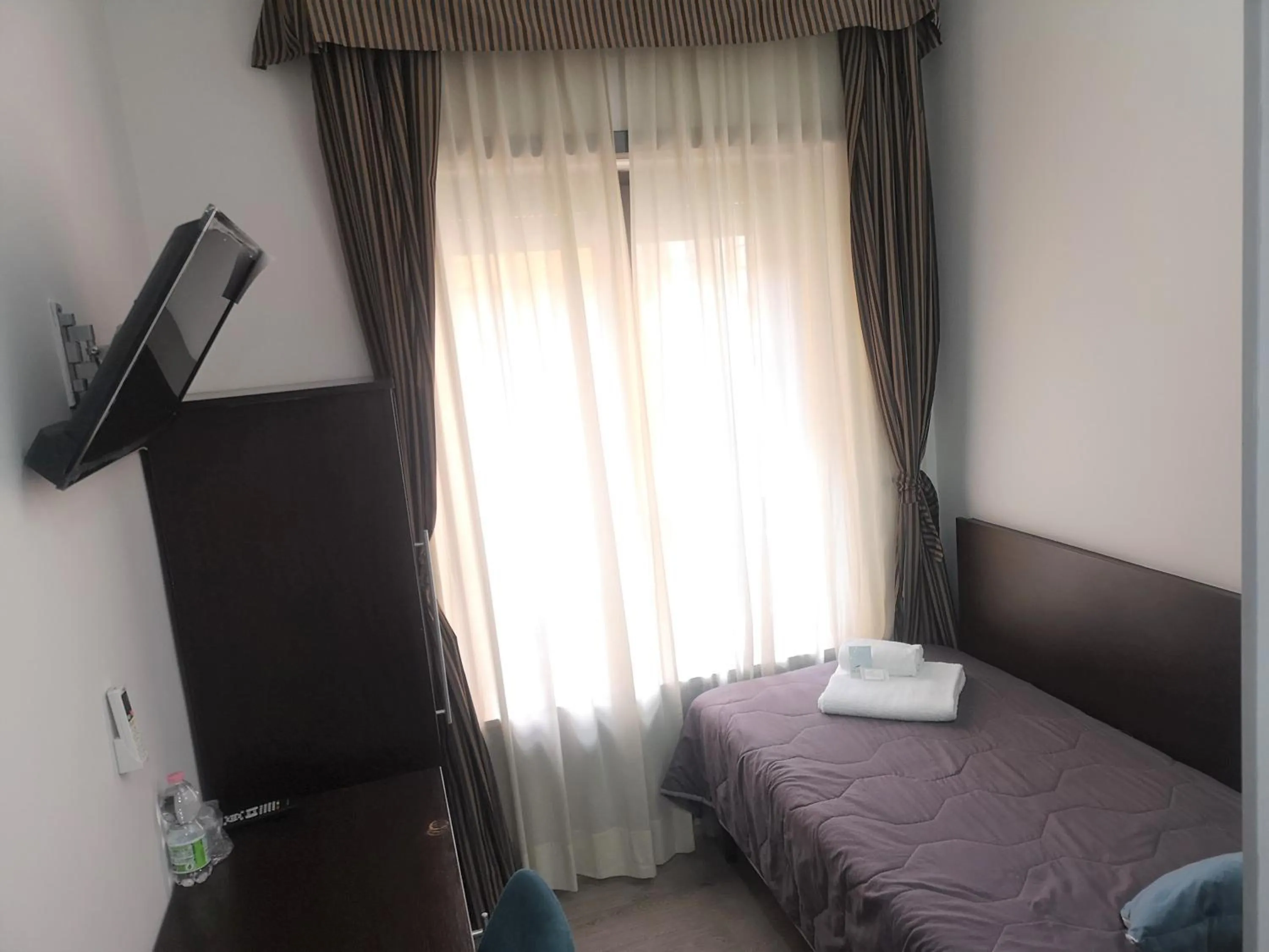 Photo of the whole room in Seven Kings Relais