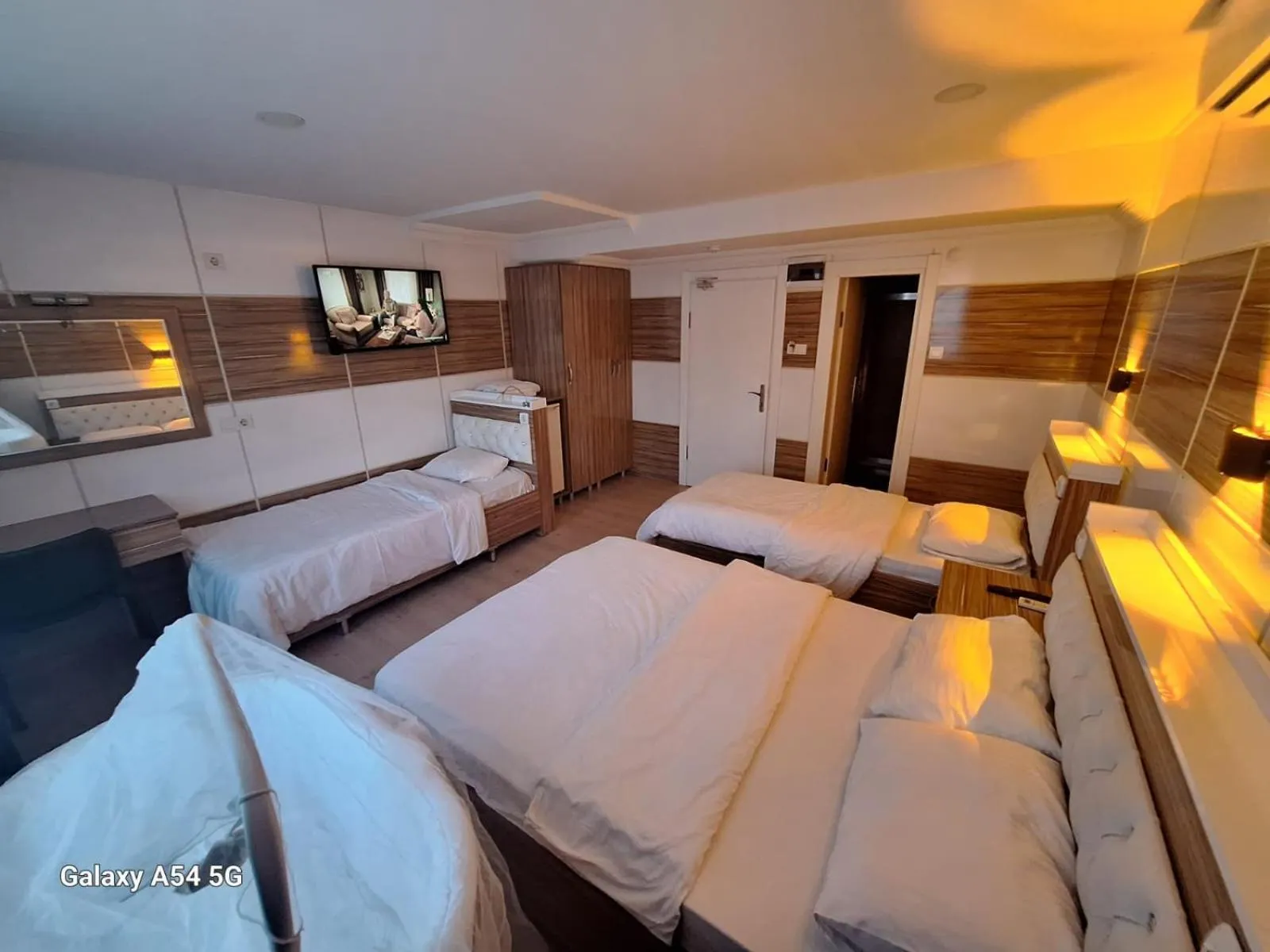 Communal lounge/ TV room, Bed in Dilmac Hotel