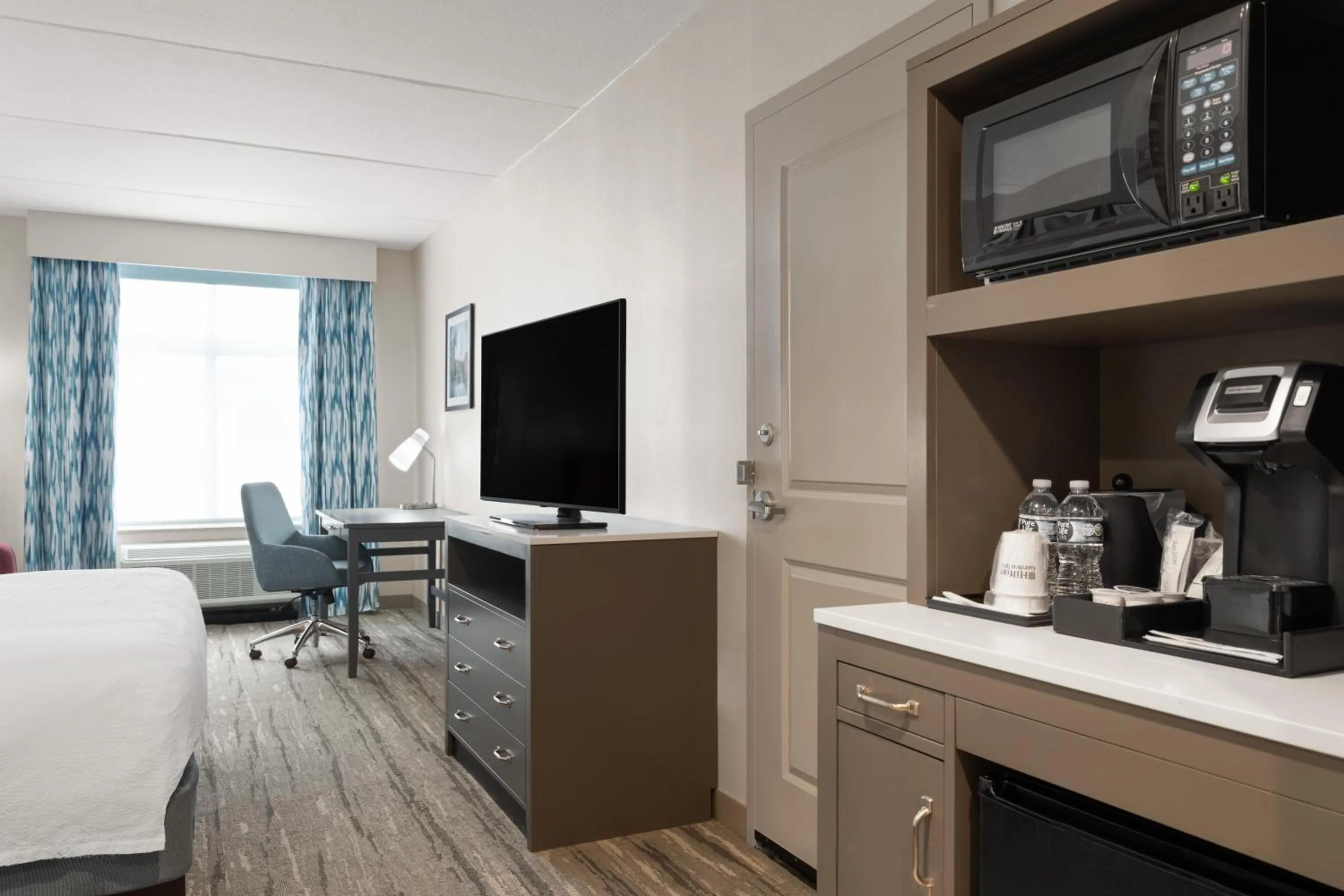 Bedroom, Bed in Hilton Garden Inn Lenox Pittsfield