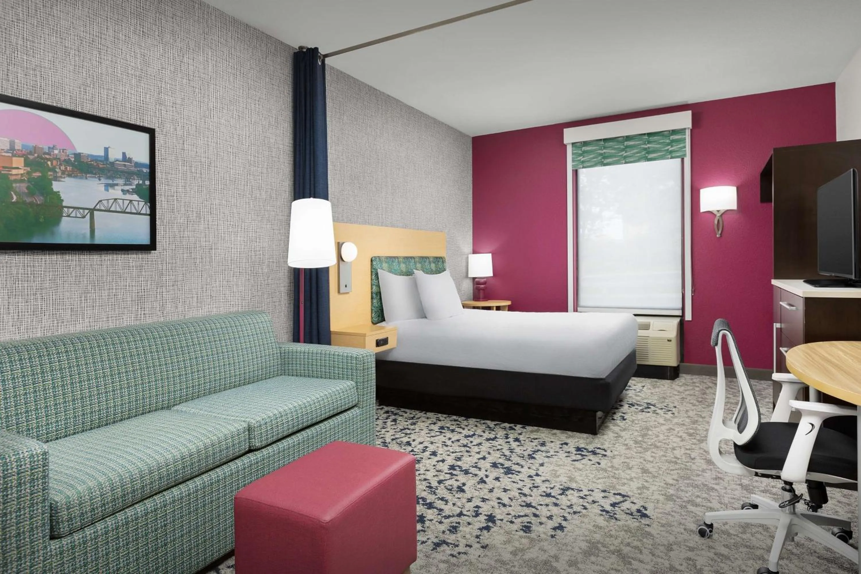 Living room, Bed in Home2 Suites by Hilton Knoxville West