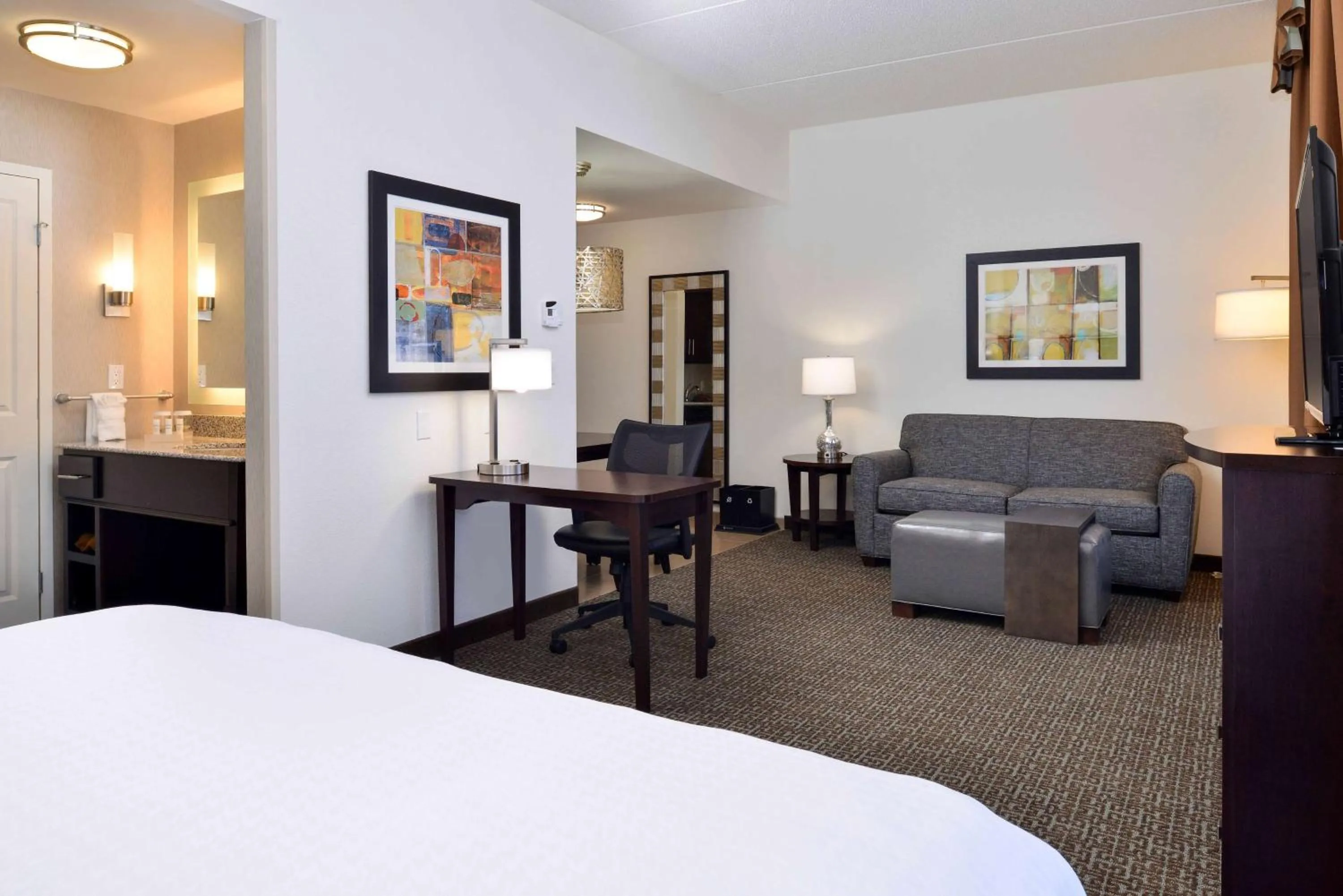 Living room, Bed in Homewood Suites by Hilton Columbia/Laurel