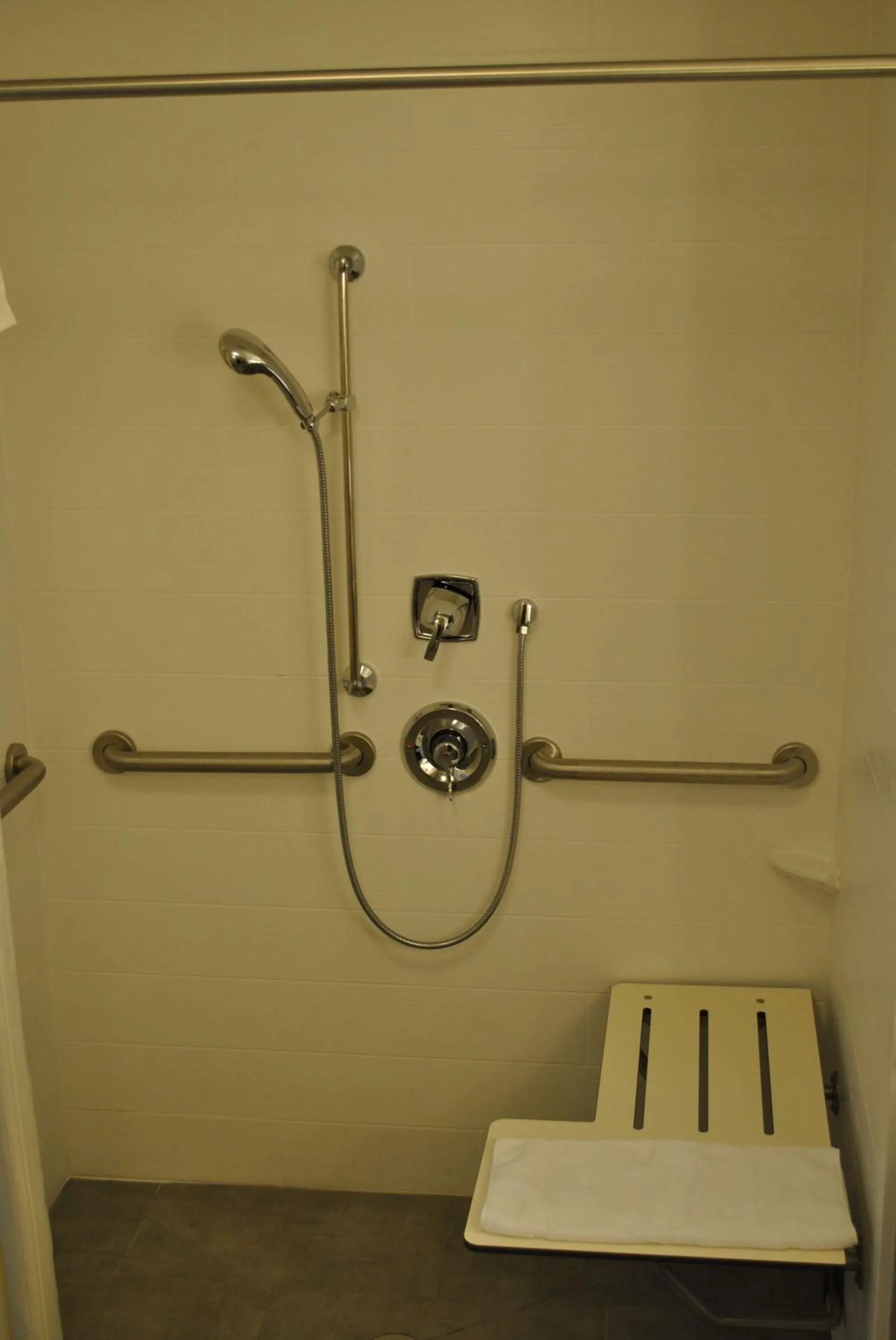 Bathroom in Homewood Suites by Hilton Columbia/Laurel