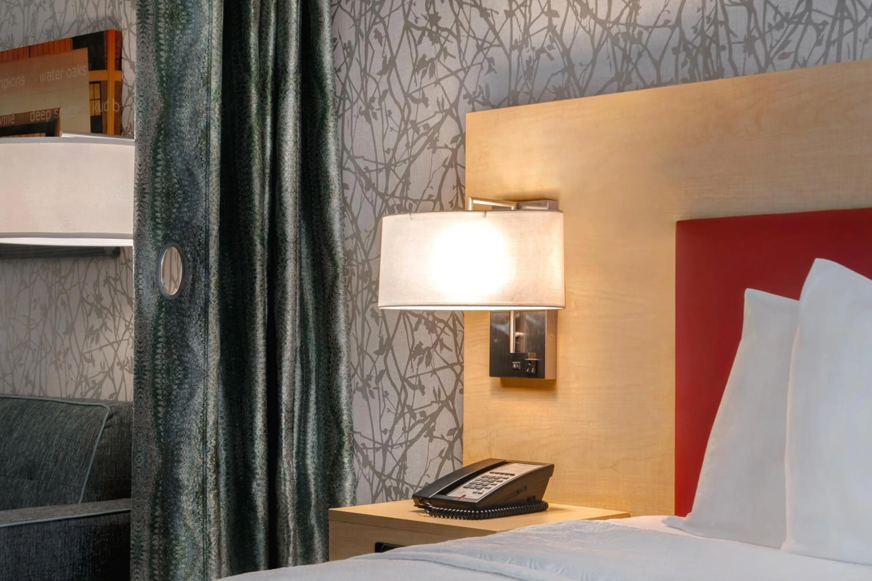 Decorative detail, Bed in Home2 Suites by Hilton Tuscaloosa Downtown University Boulevard