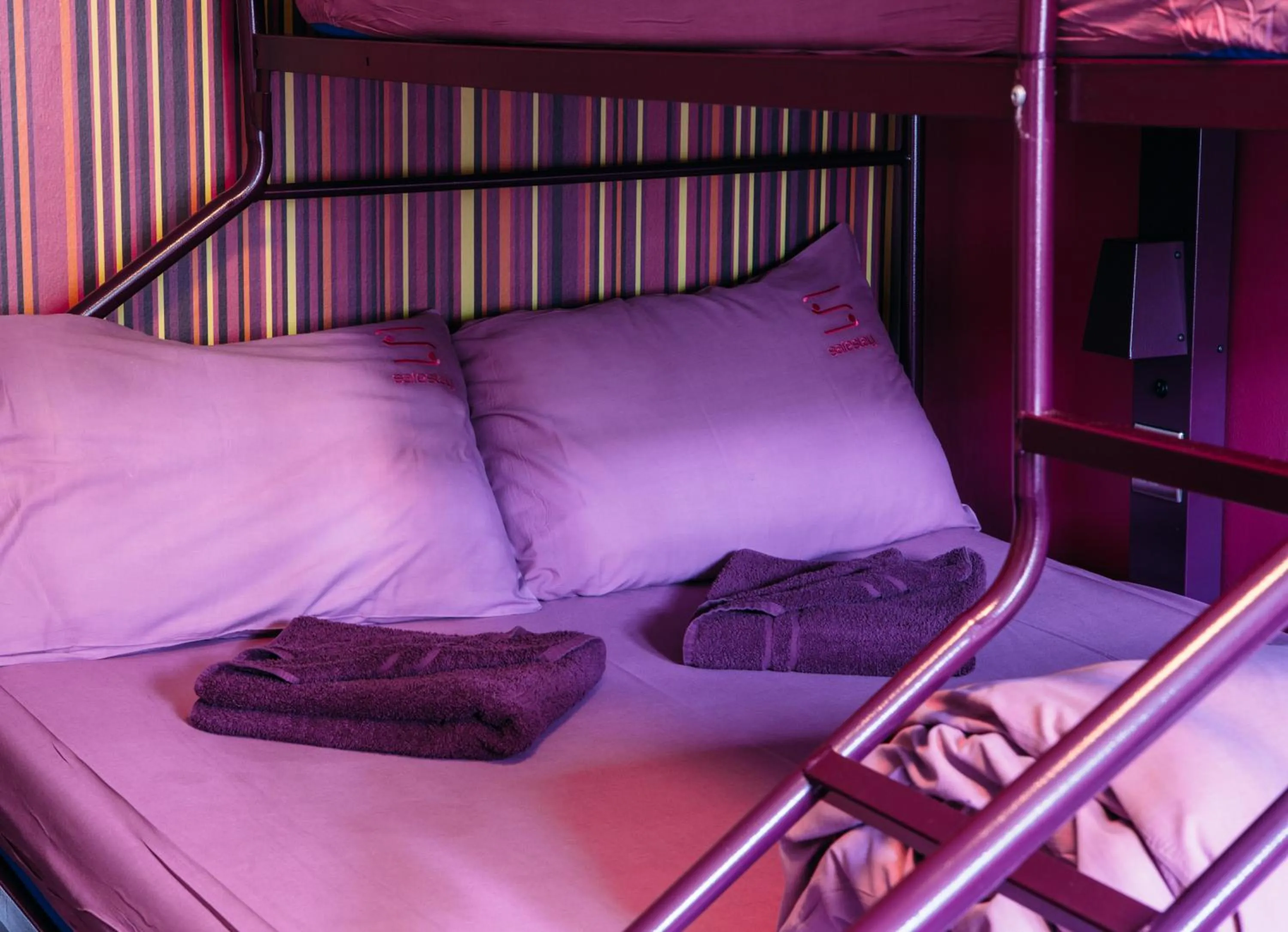 Bedroom, Bed in Safestay London Kensington Holland Park