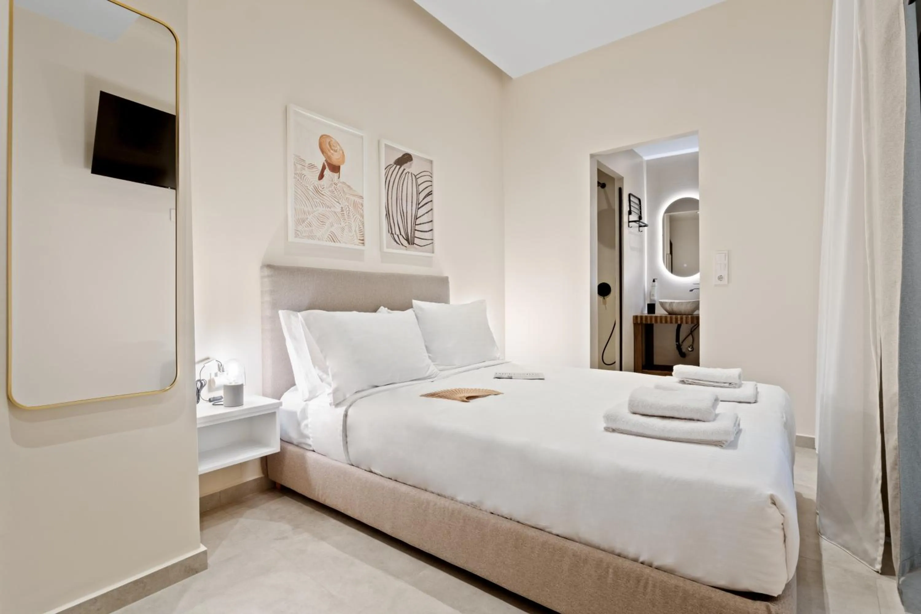 Photo of the whole room, Bed in Enea City Suites