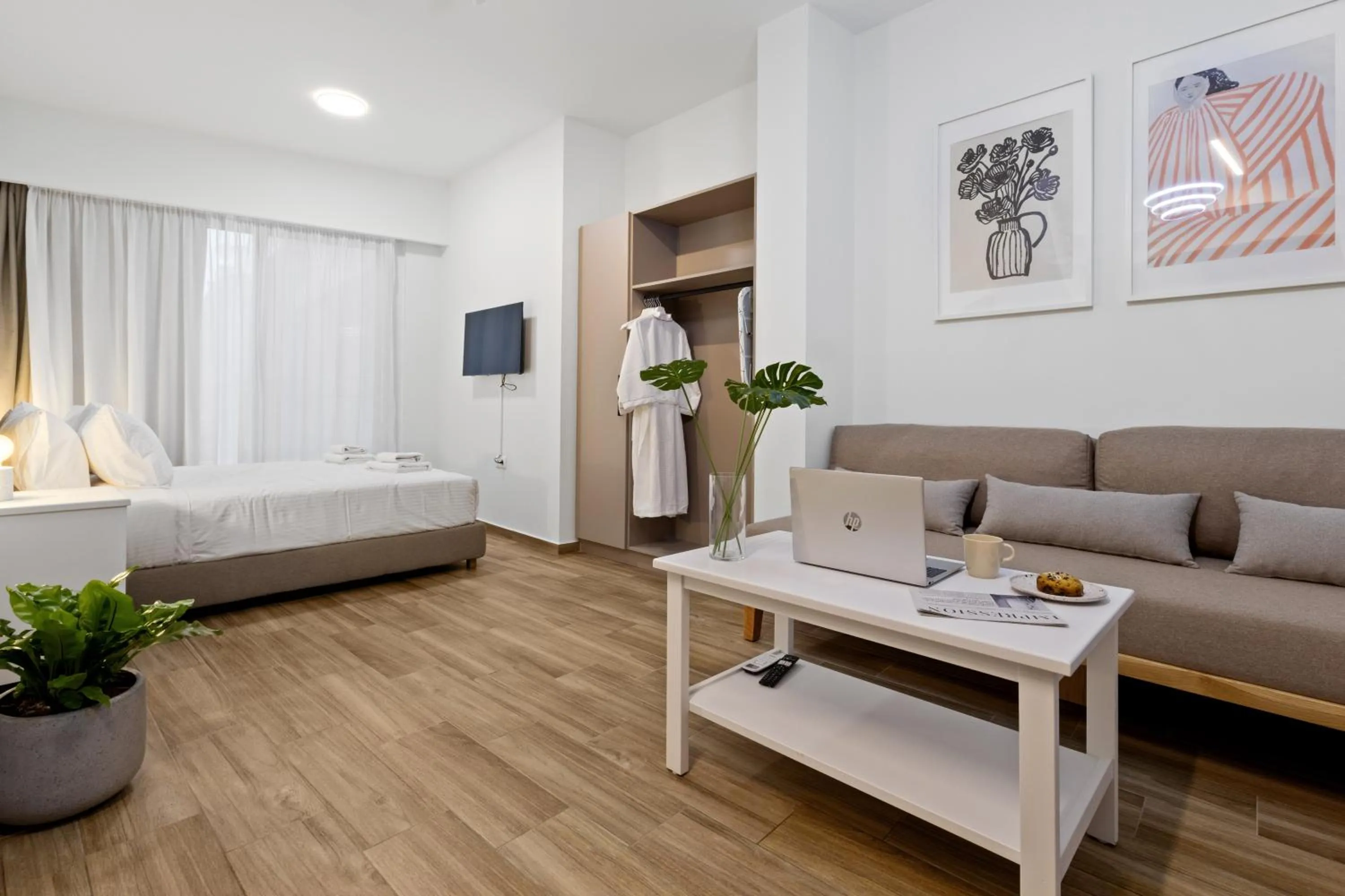 Seating area, Bed in Enea City Suites