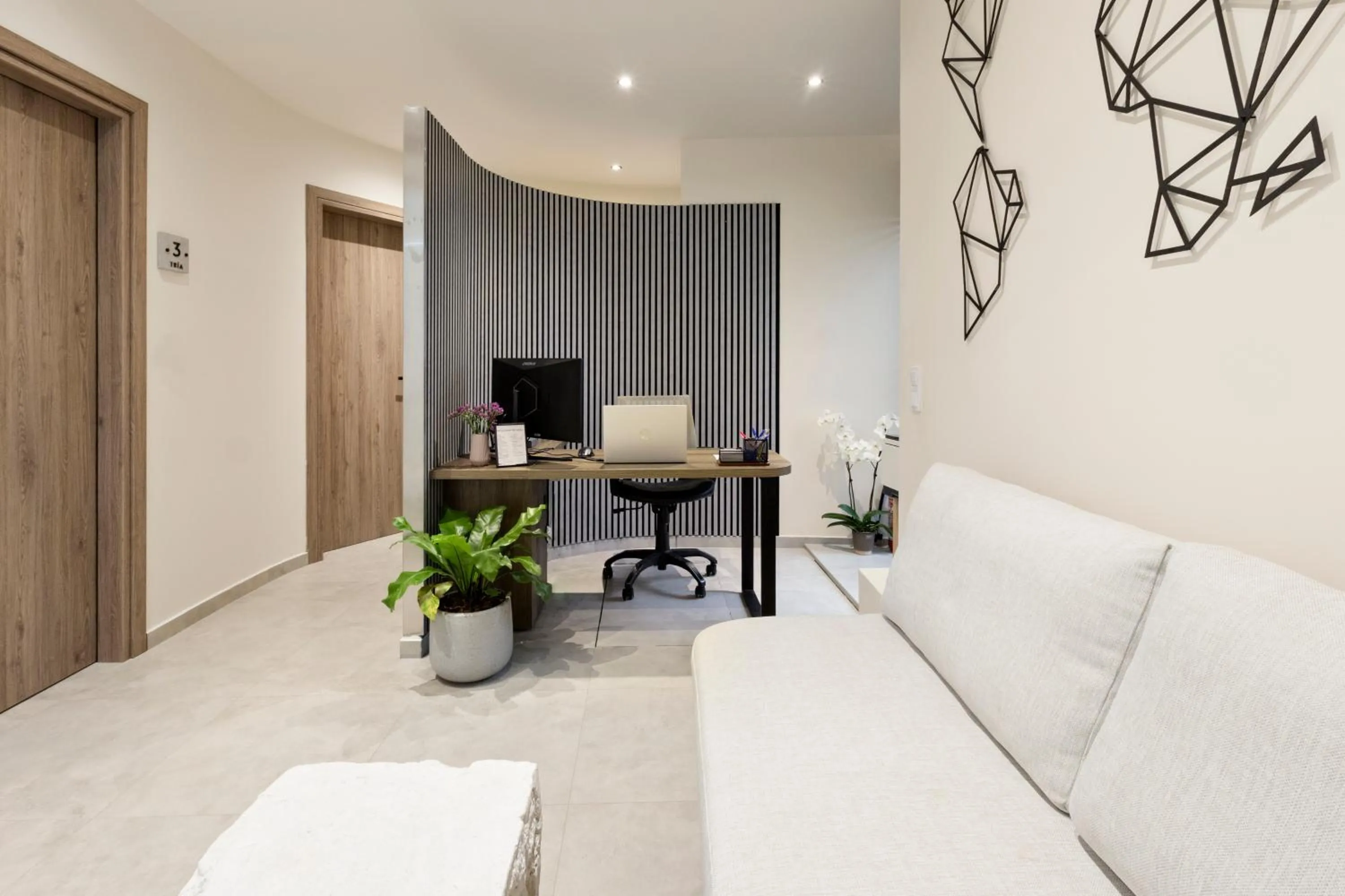 Communal lounge/ TV room in Enea City Suites