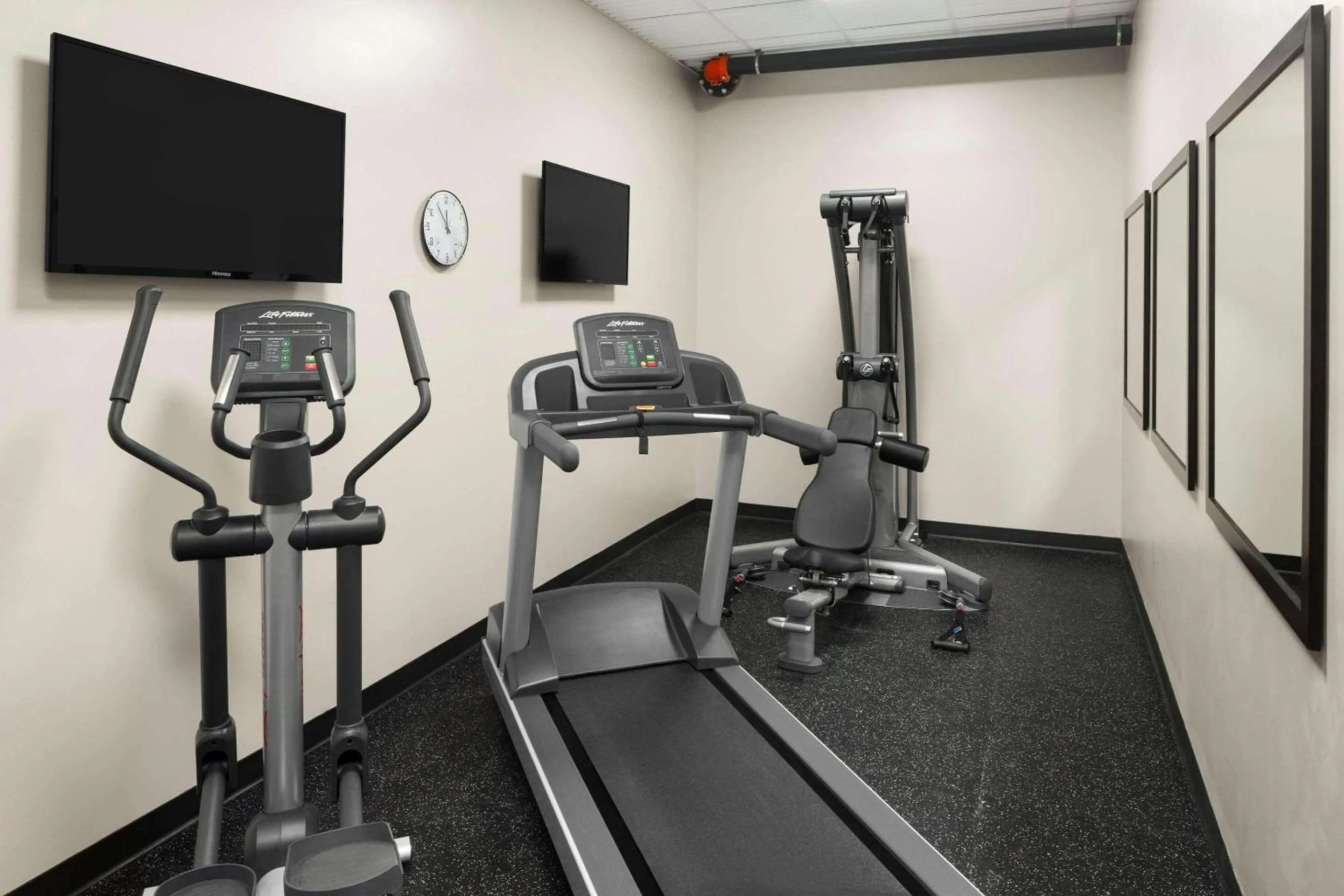 Fitness centre/facilities in Country Inn & Suites Downtown Convention Center by Radisson, Gatlinburg, TN