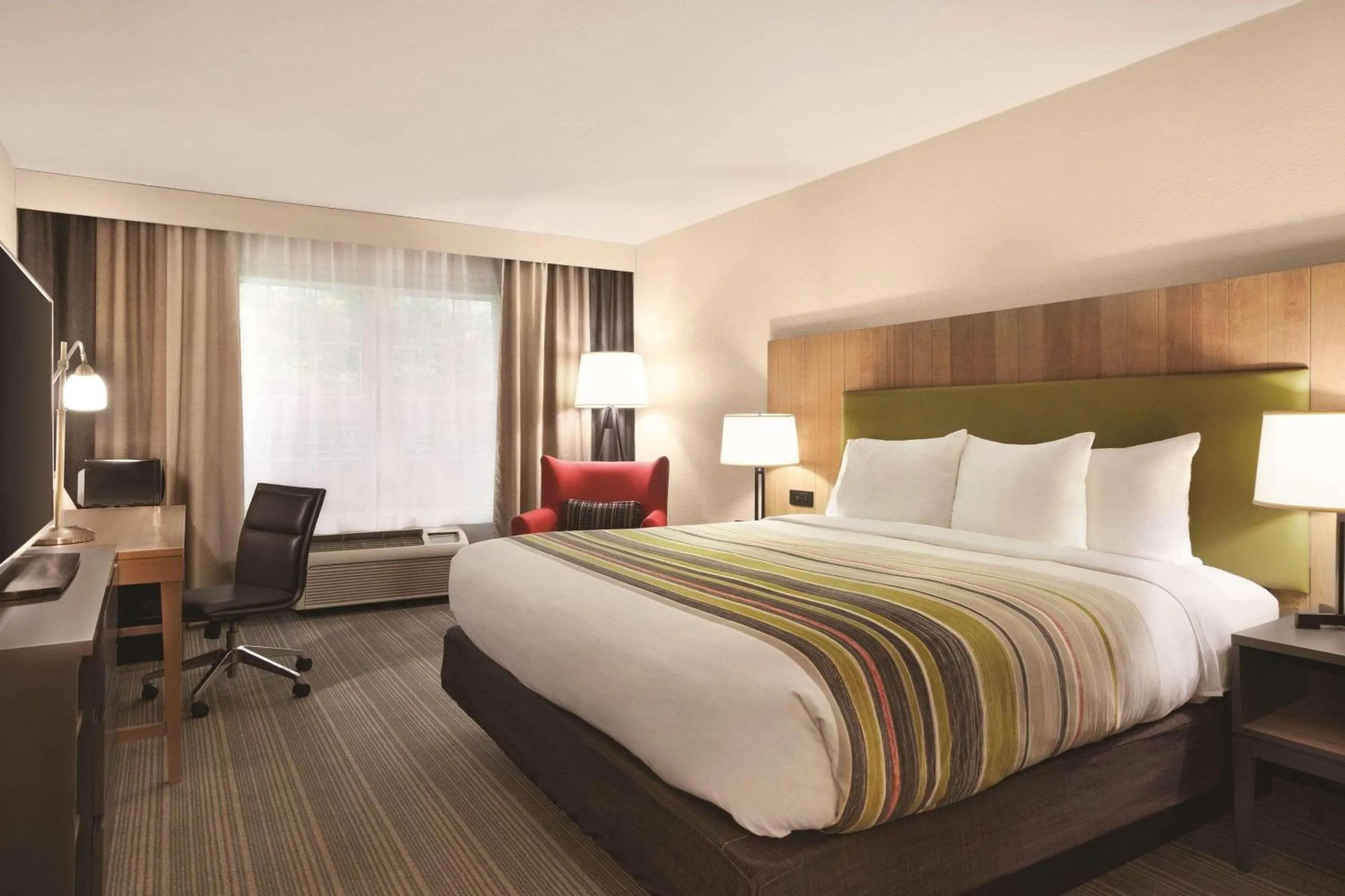 Bedroom, Bed in Country Inn & Suites by Radisson, Newnan, GA