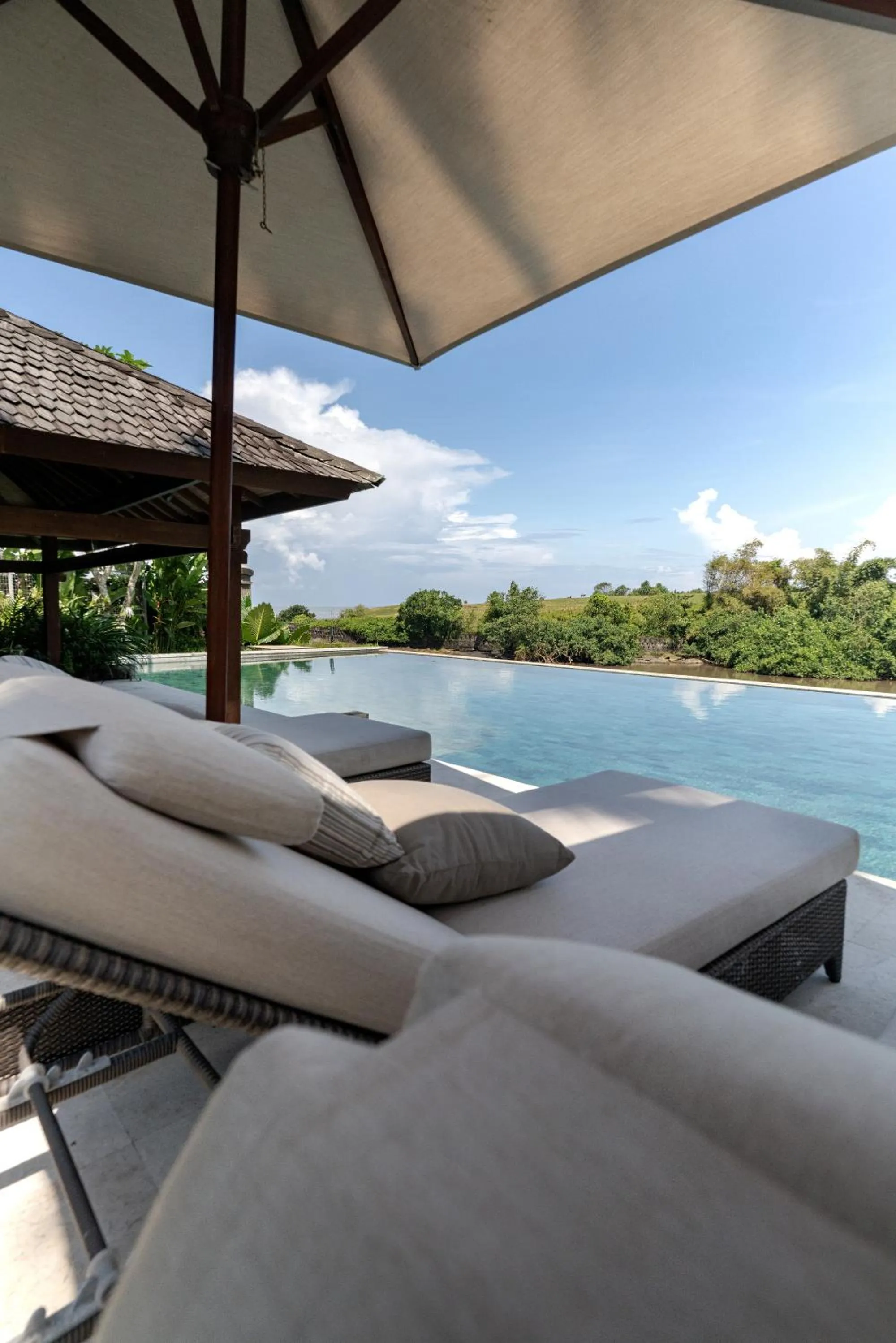 Swimming pool in OMEKAI Cemagi by Nakula