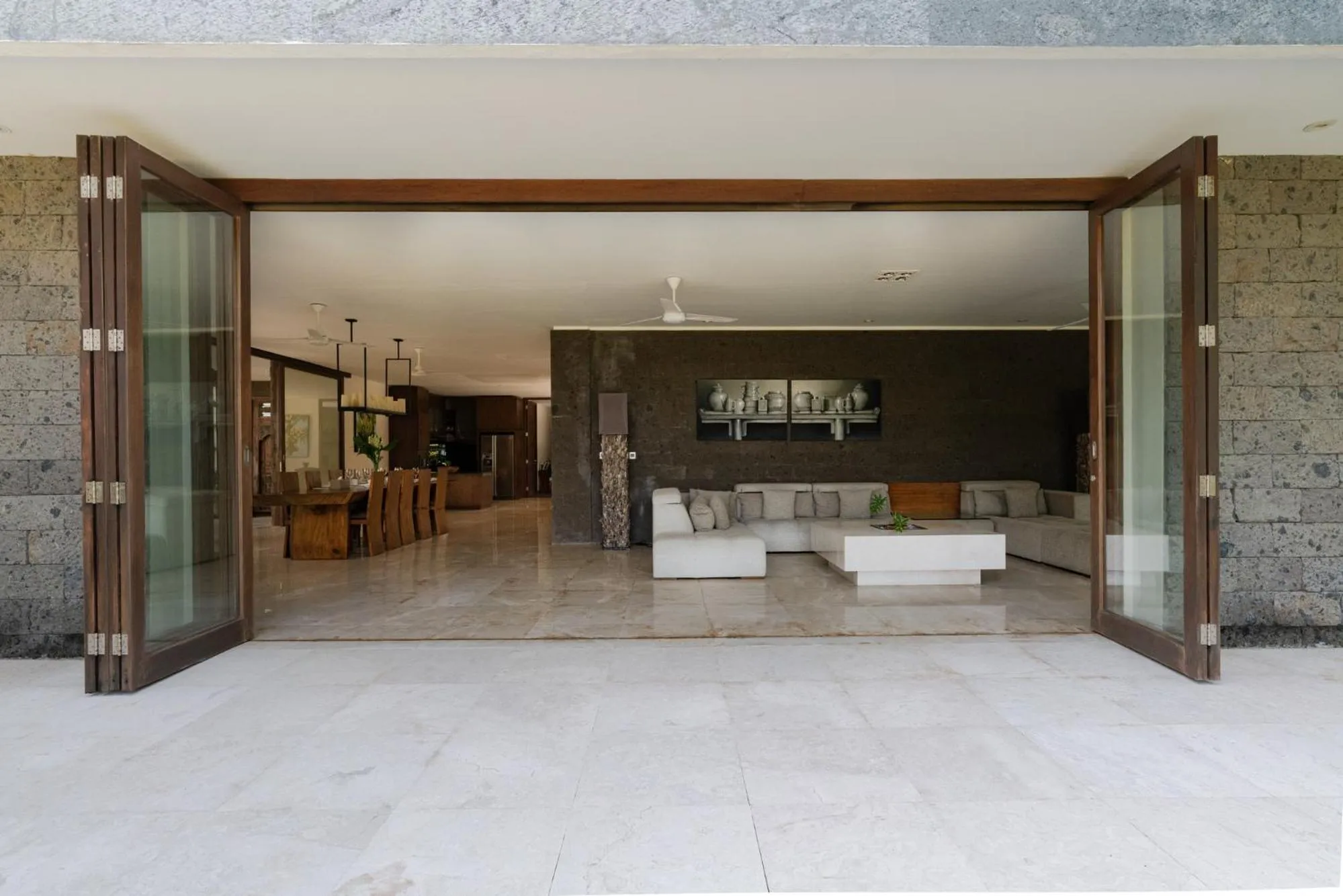 Living room in OMEKAI Cemagi by Nakula