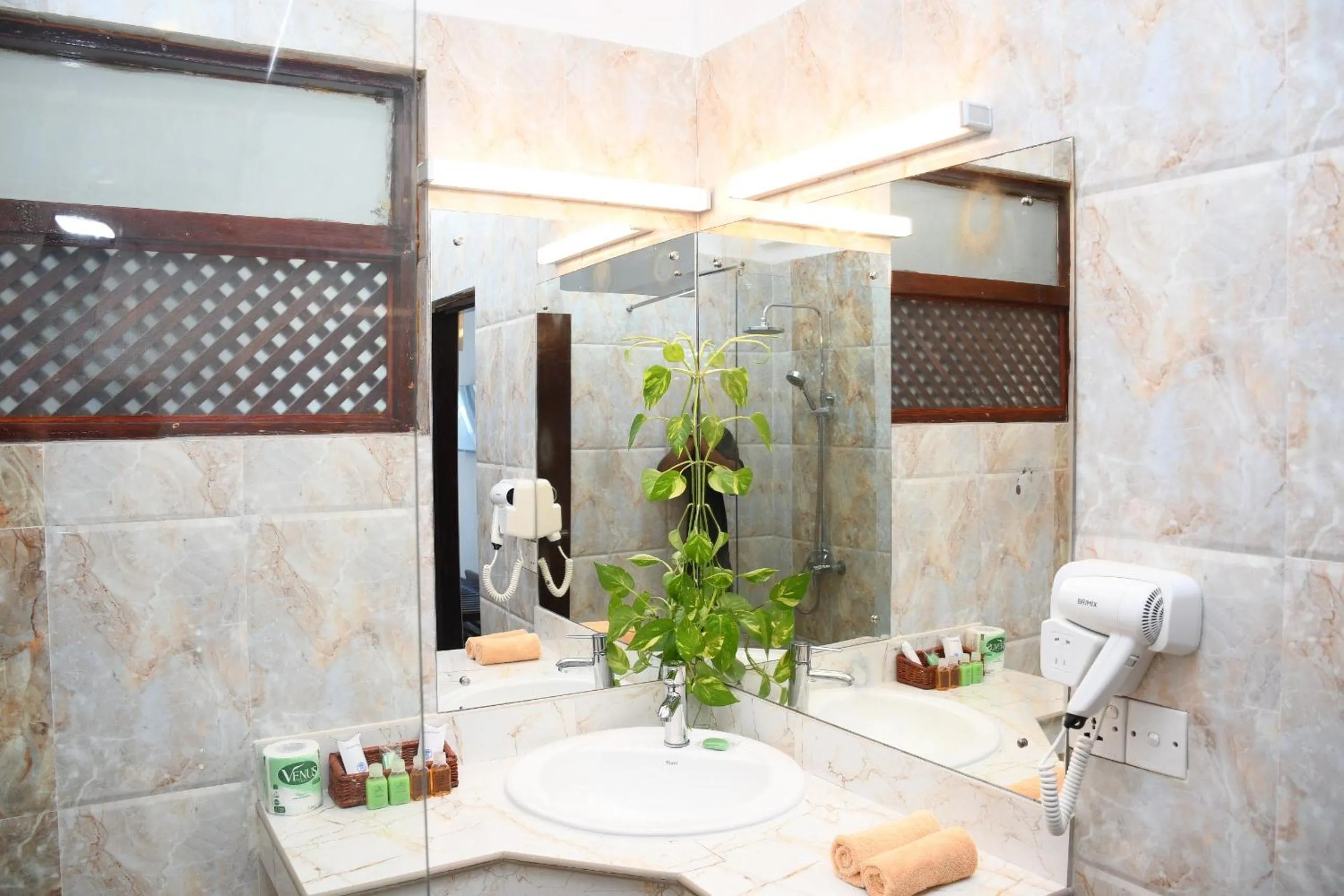 Bathroom in Hotel Lanka Super Corals