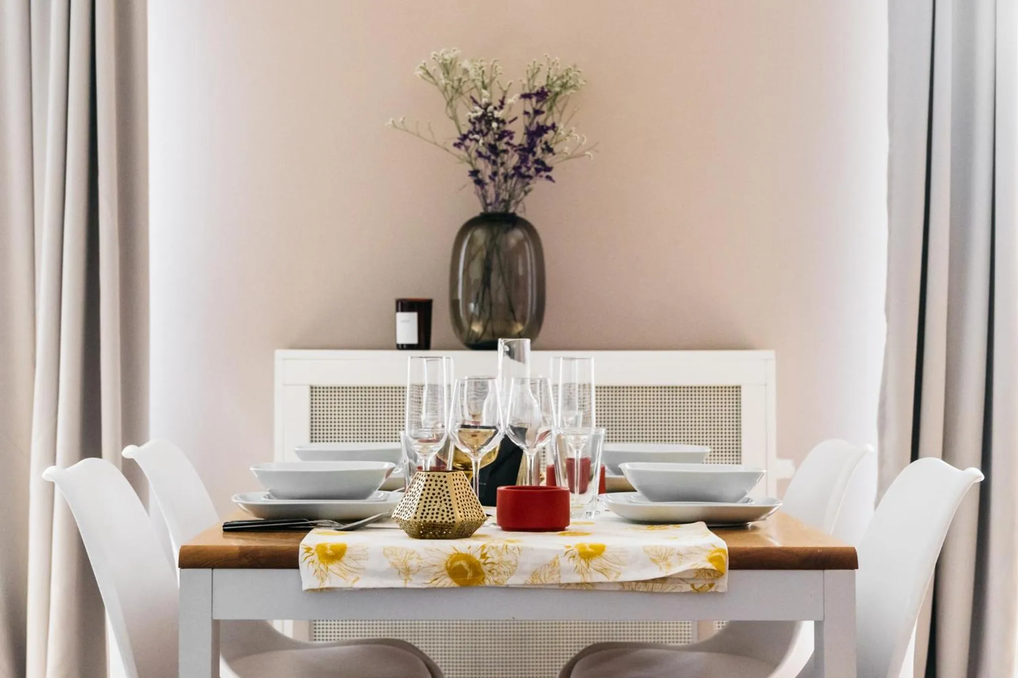 Dining area in Harmonica Home - LoftAffair