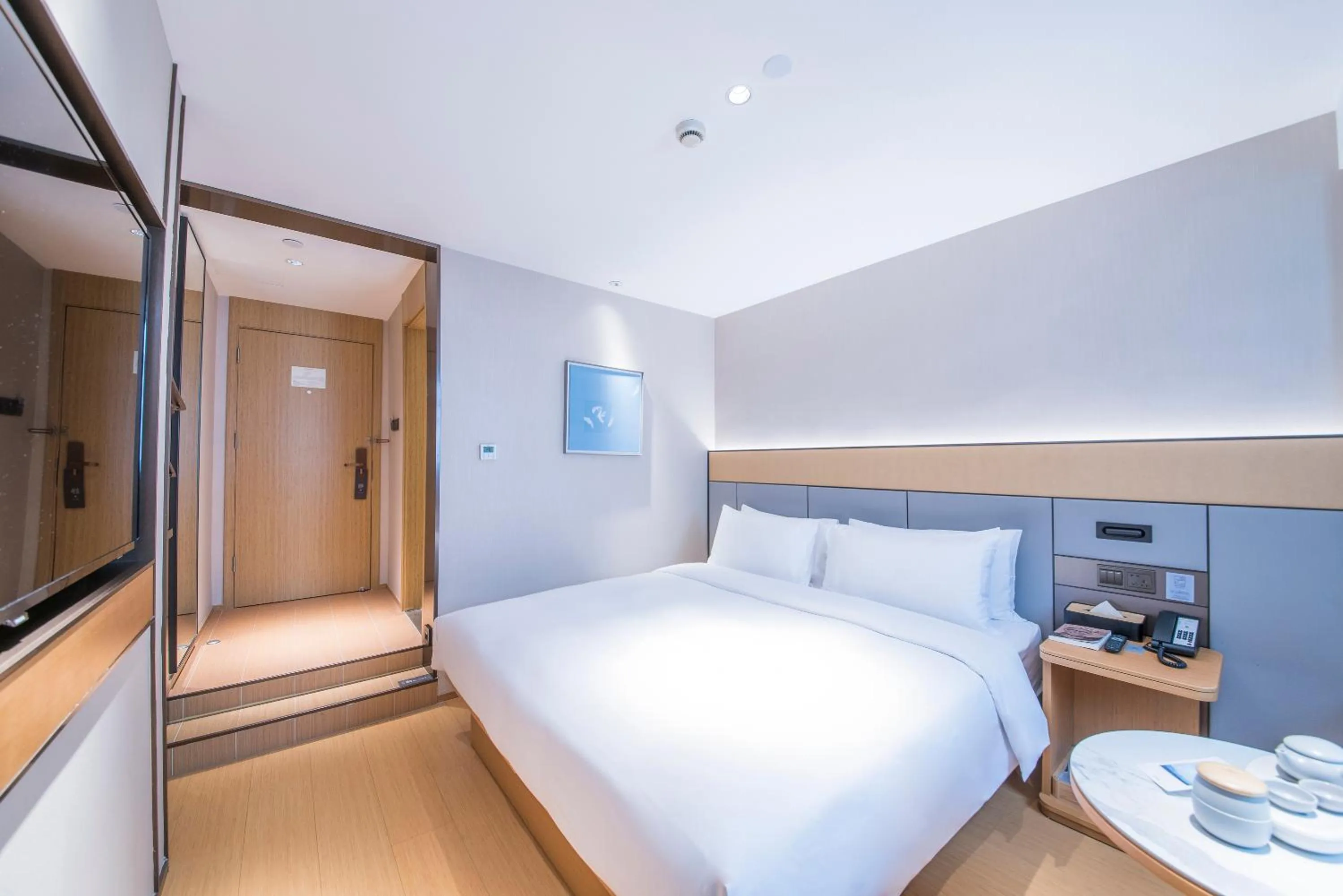 Bed in Ji Hotel - Shanghai Nanjing Road People's Square