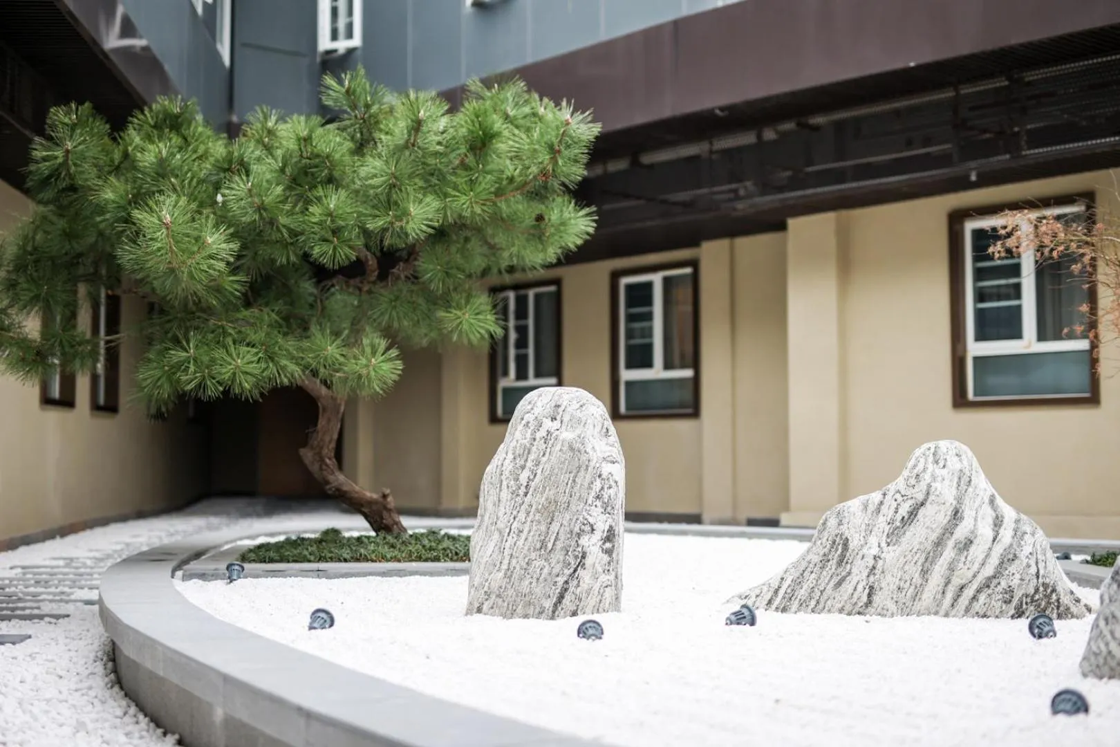 Inner courtyard view in Ji Hotel - Shanghai Nanjing Road People's Square