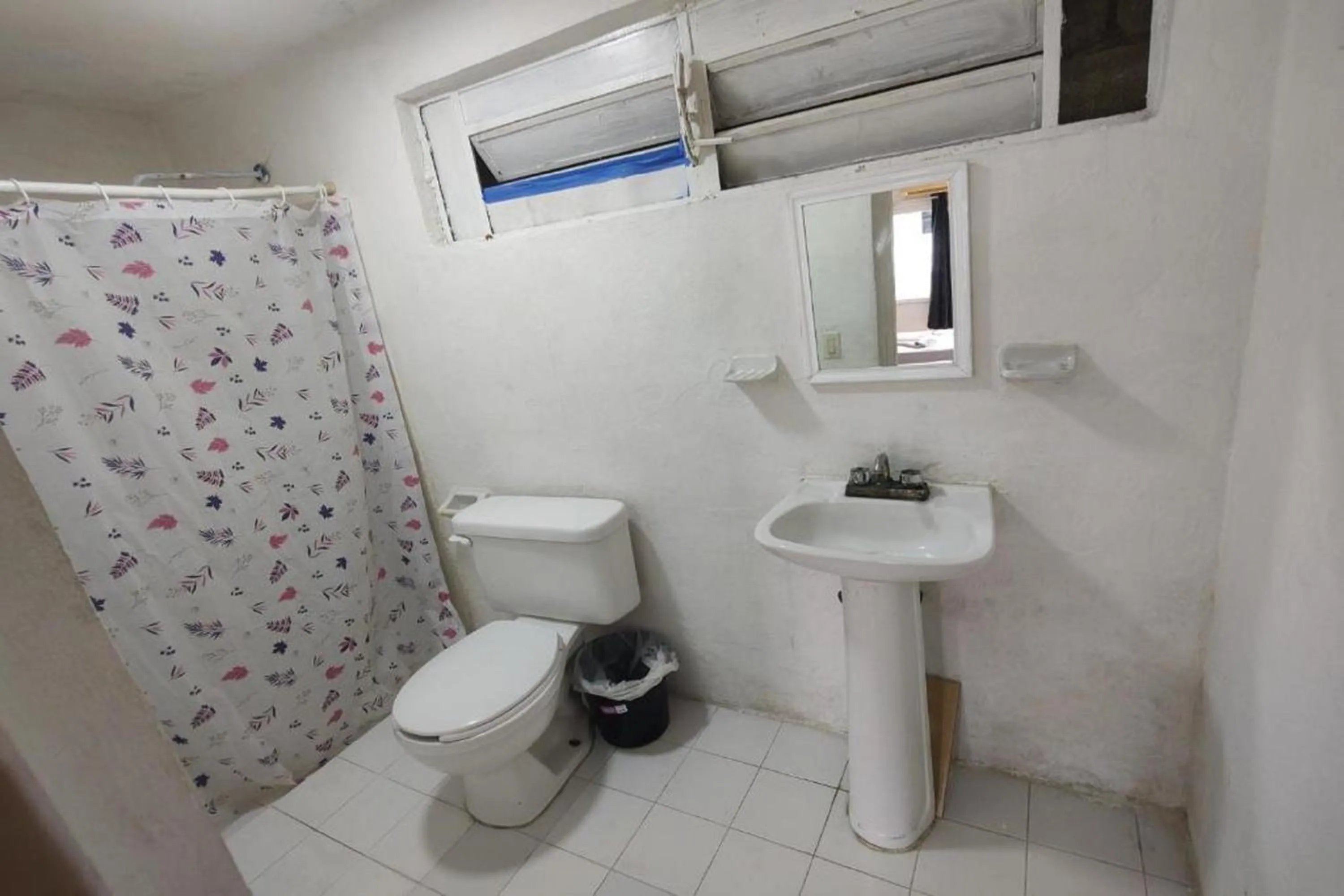 Bathroom in OYO Hotel Colibri