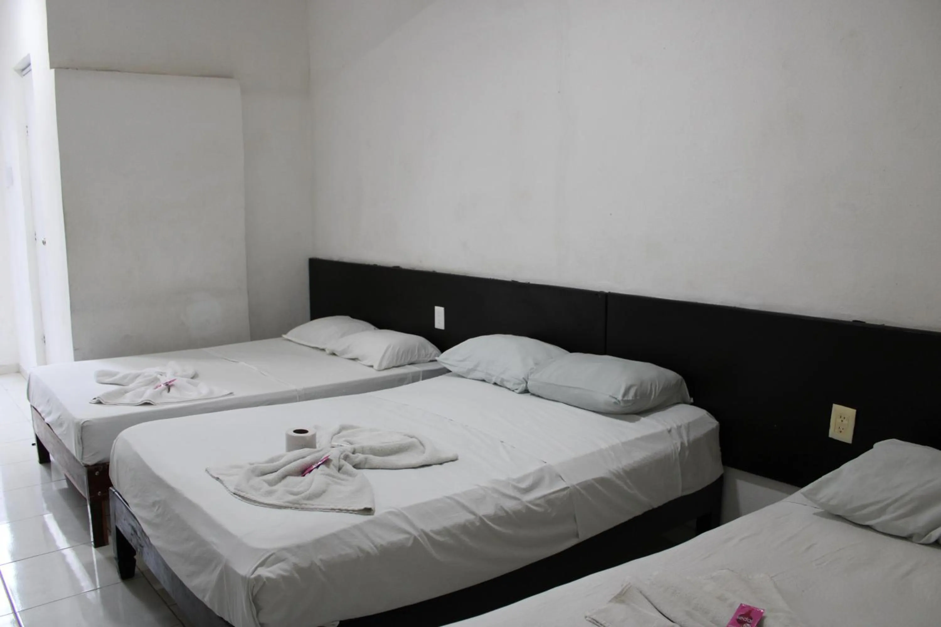 Bedroom, Bed in OYO Hotel Colibri
