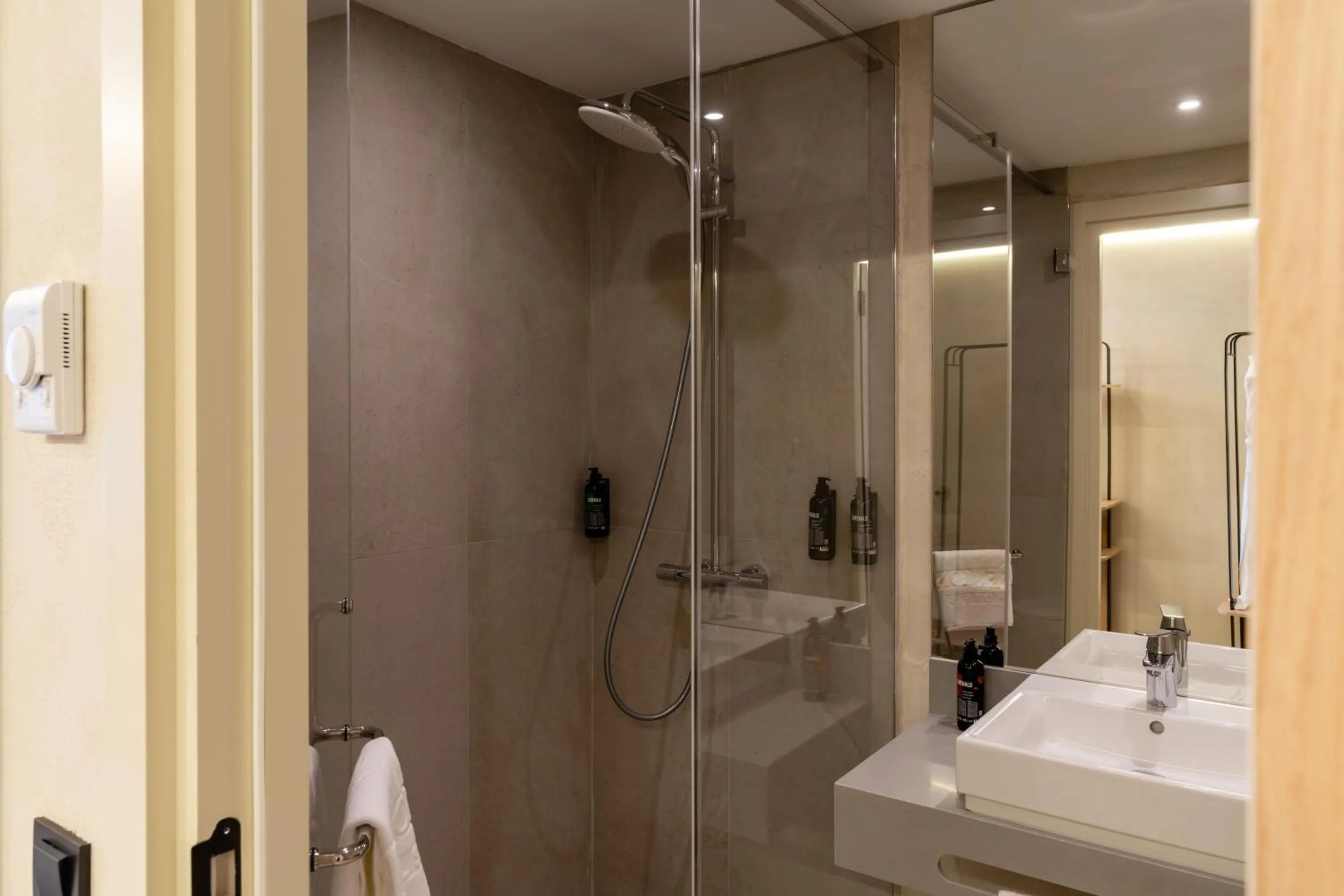 Shower in Renion City Hotel