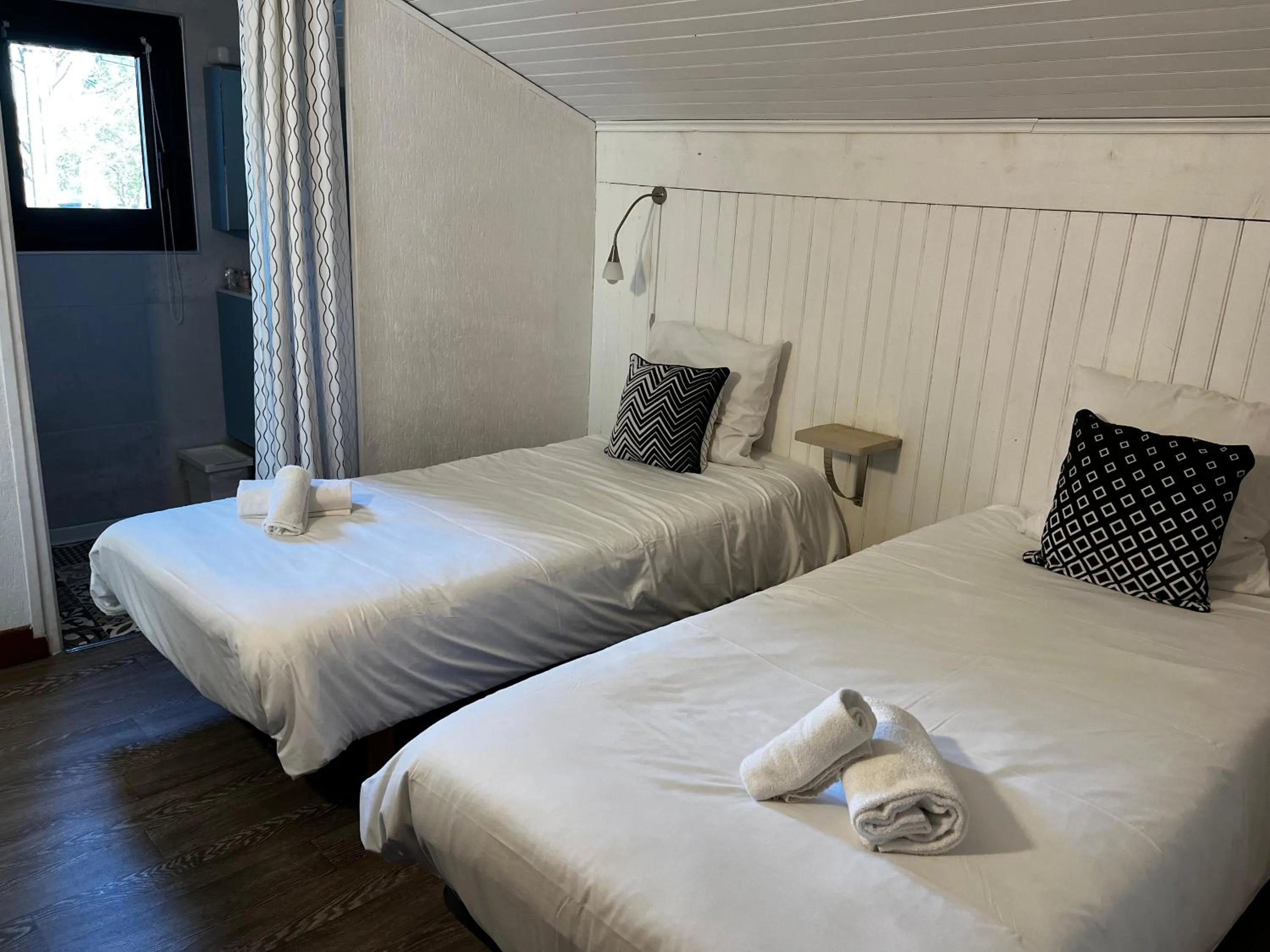 Photo of the whole room, Bed in Hotel Cote et Lac