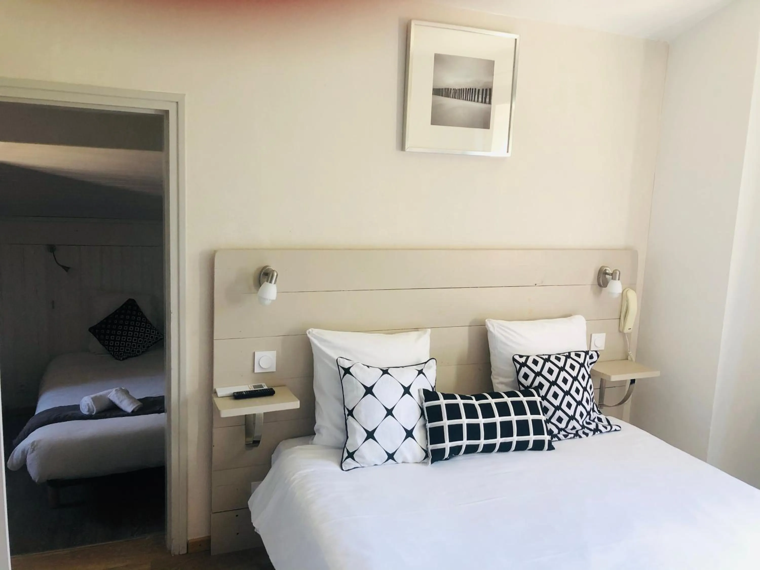 Bed in Hotel Cote et Lac