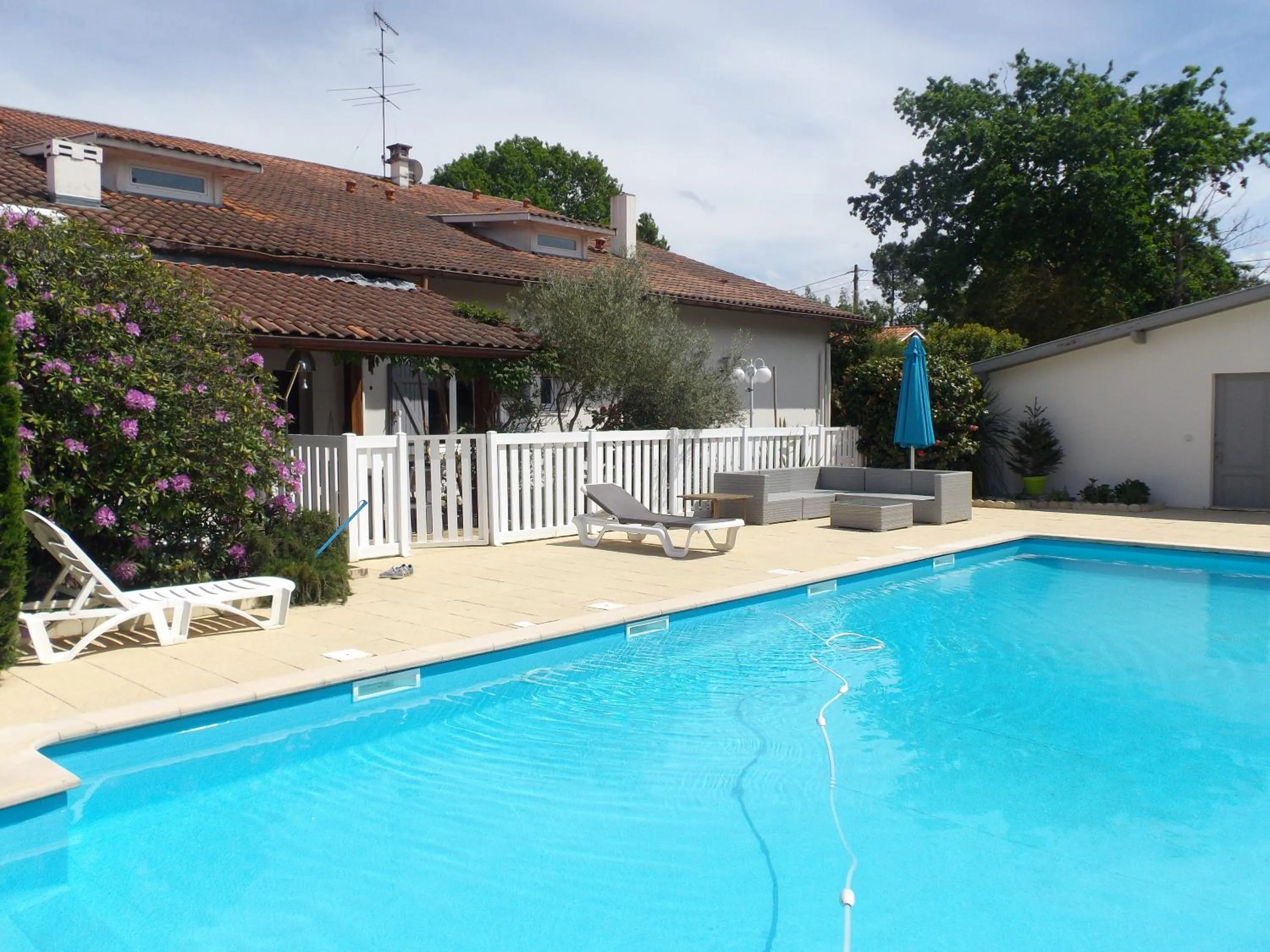 Swimming pool in Hotel Cote et Lac