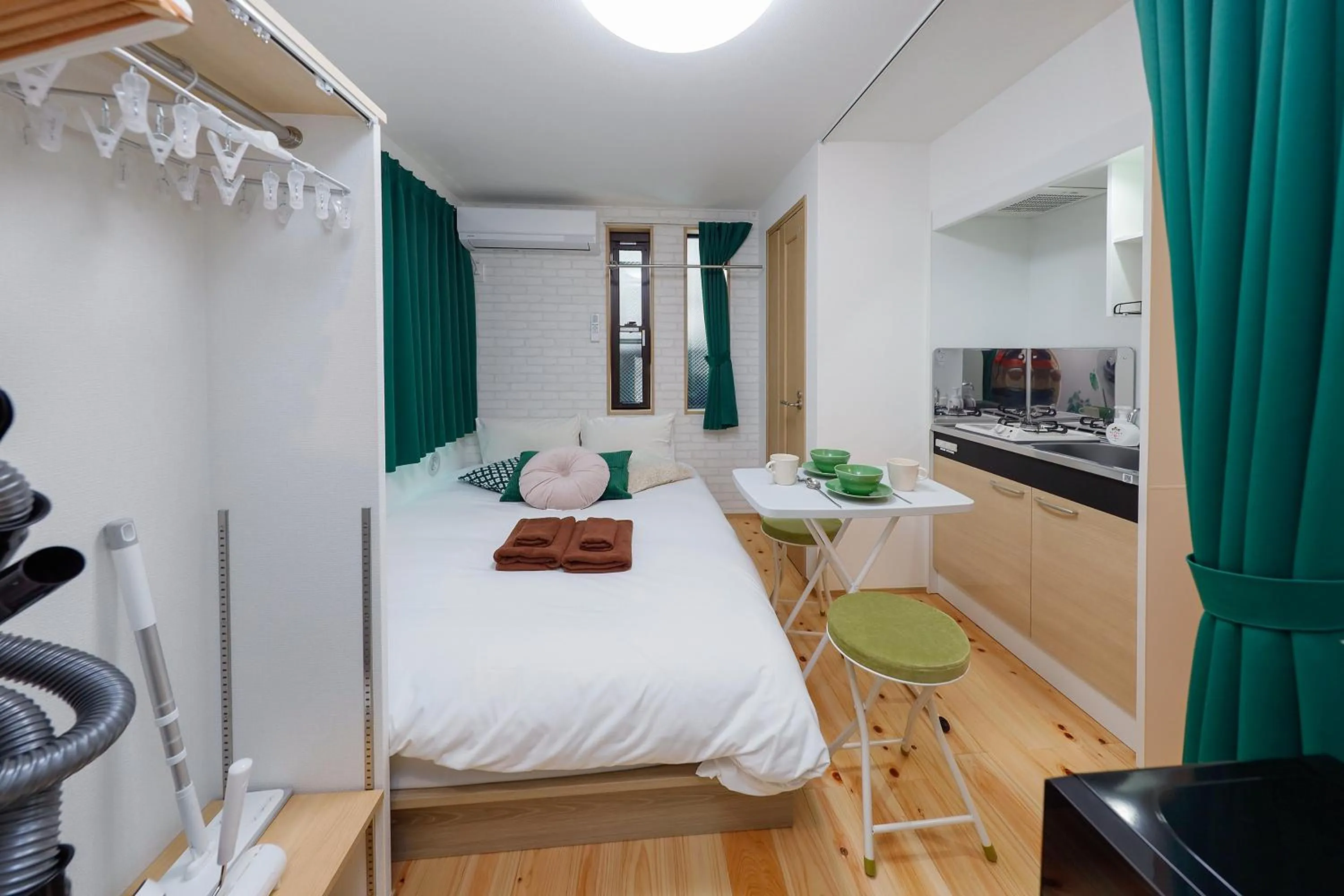 Bed in Zenith Shinjuku Hinoki by Tranova