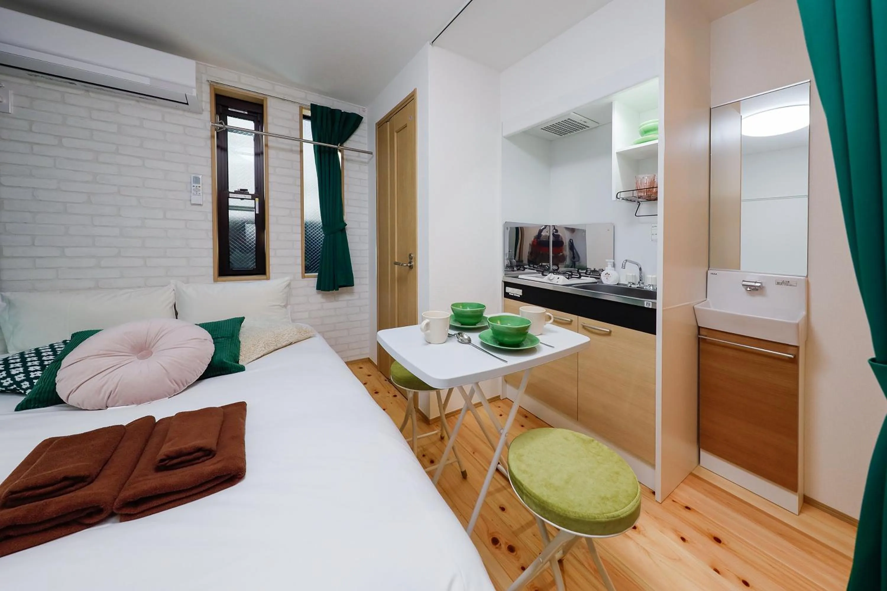 Bed in Zenith Shinjuku Hinoki by Tranova