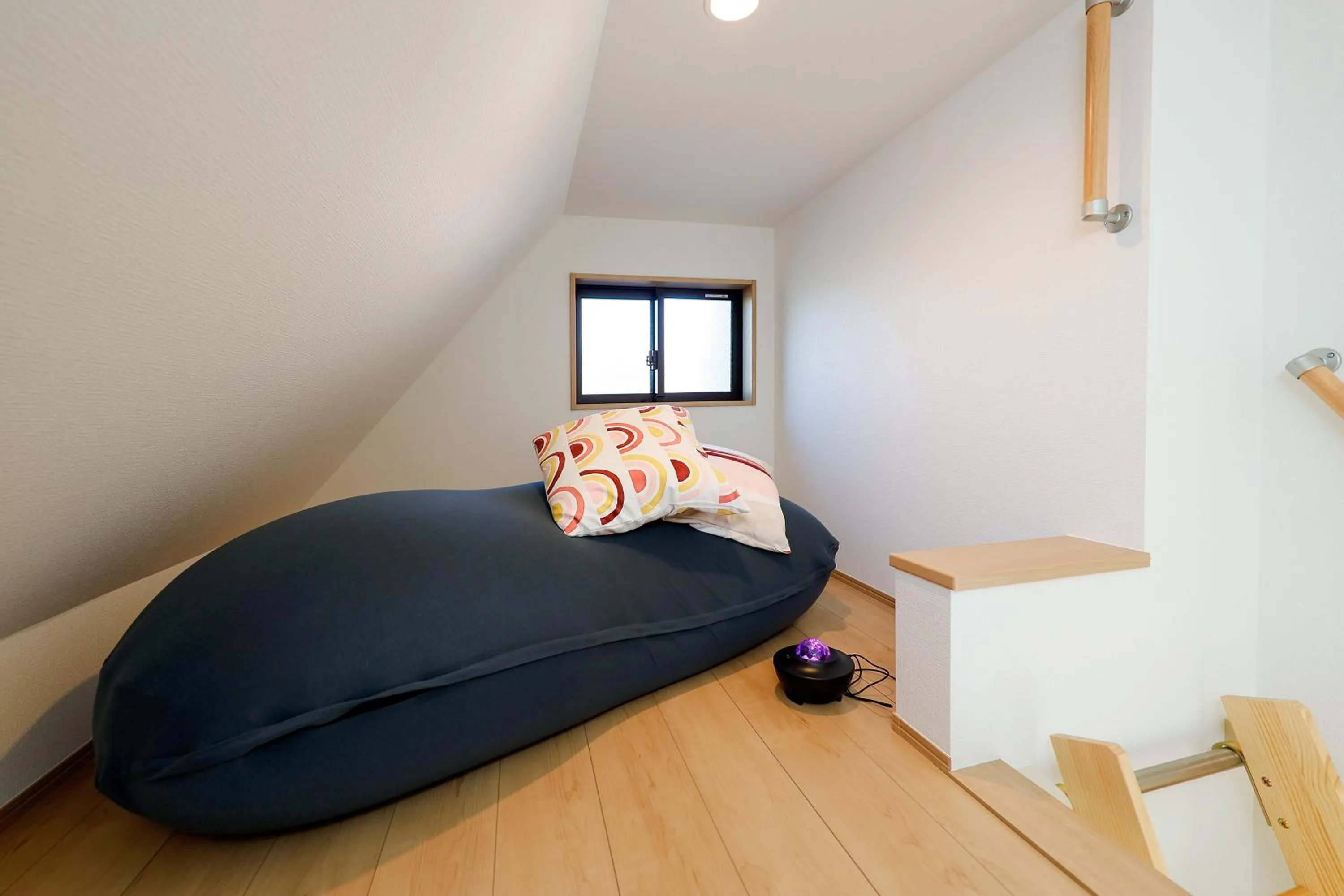 Bed in Zenith Shinjuku Hinoki by Tranova