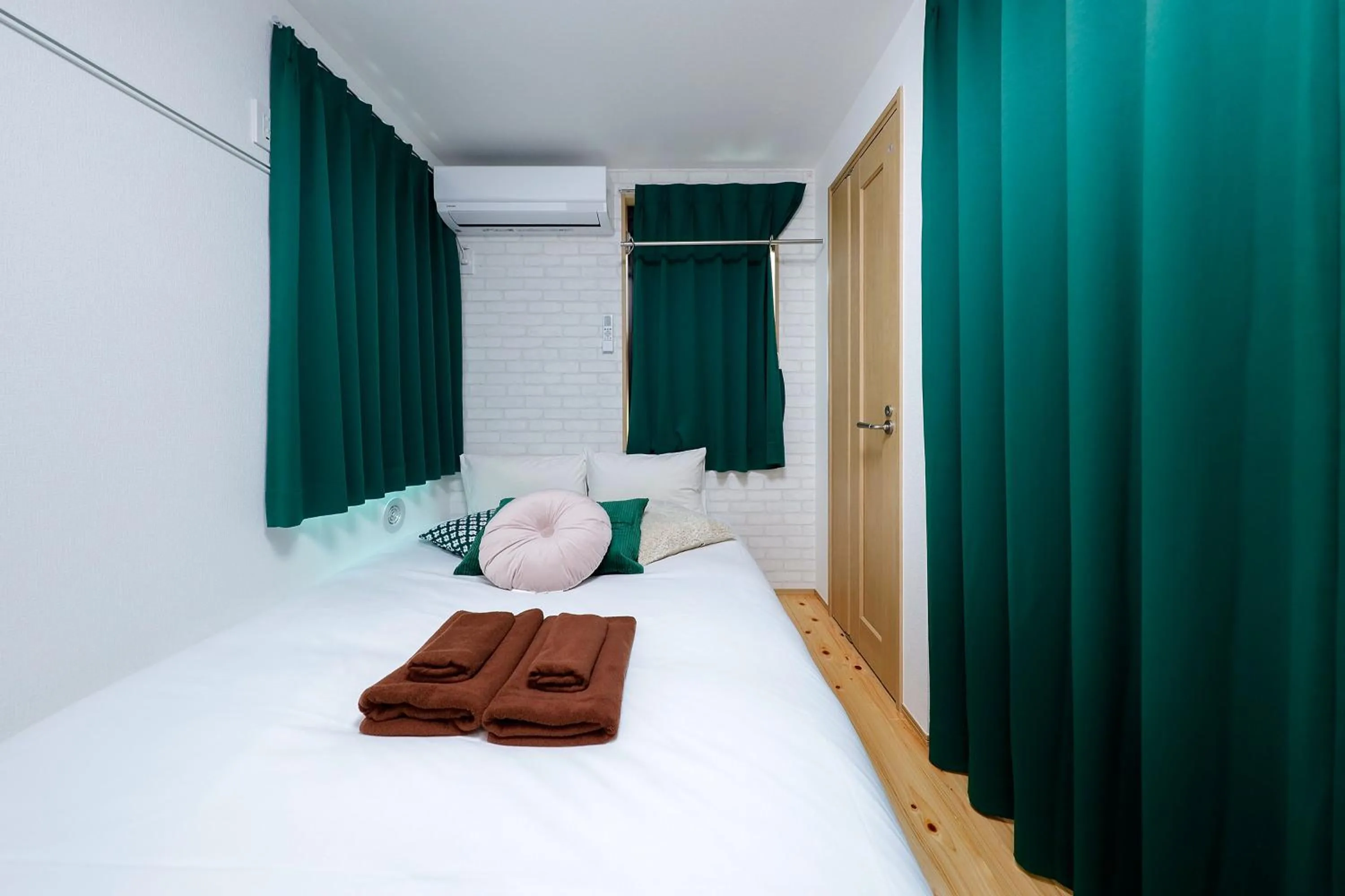 Bed in Zenith Shinjuku Hinoki by Tranova