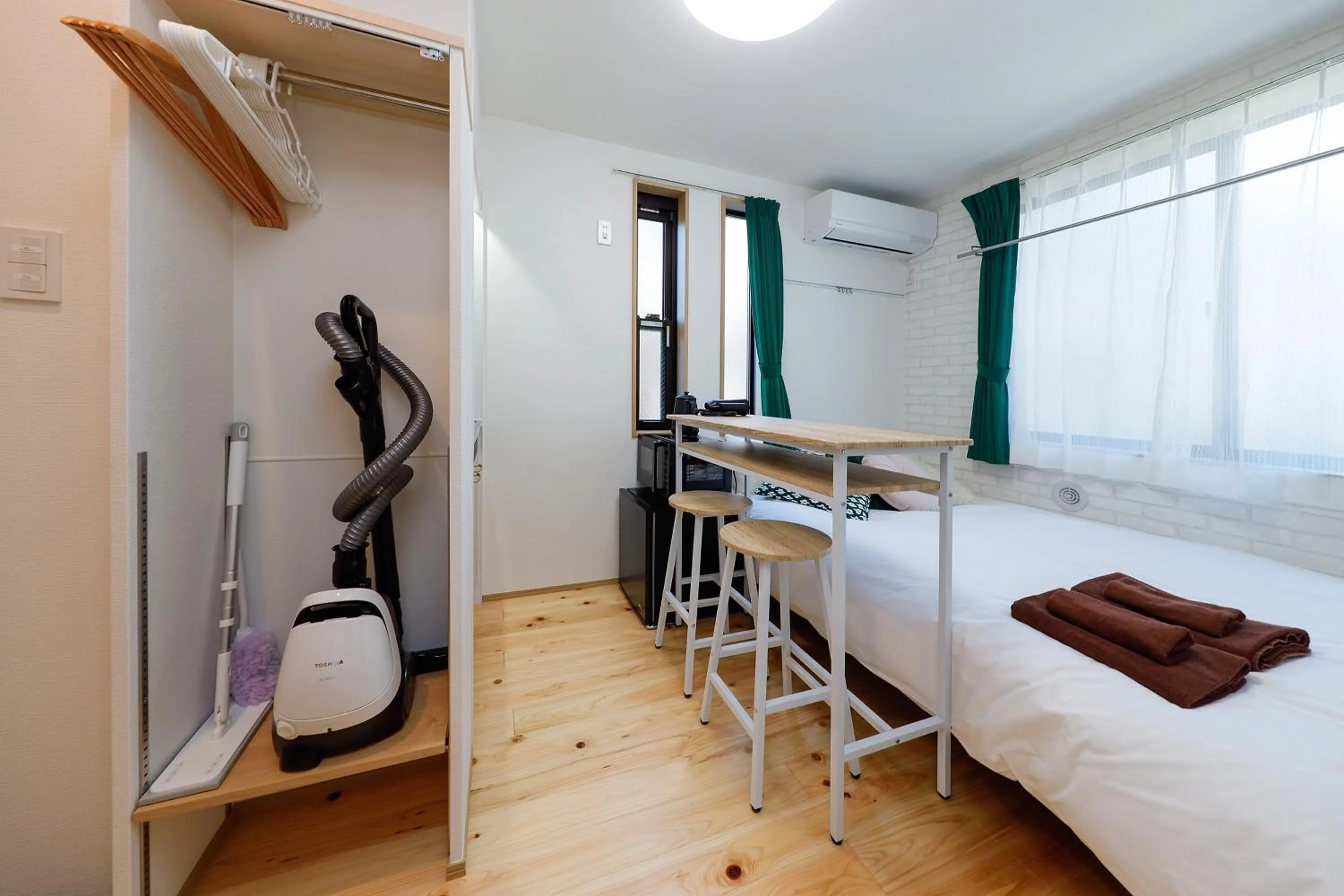 Bed in Zenith Shinjuku Hinoki by Tranova