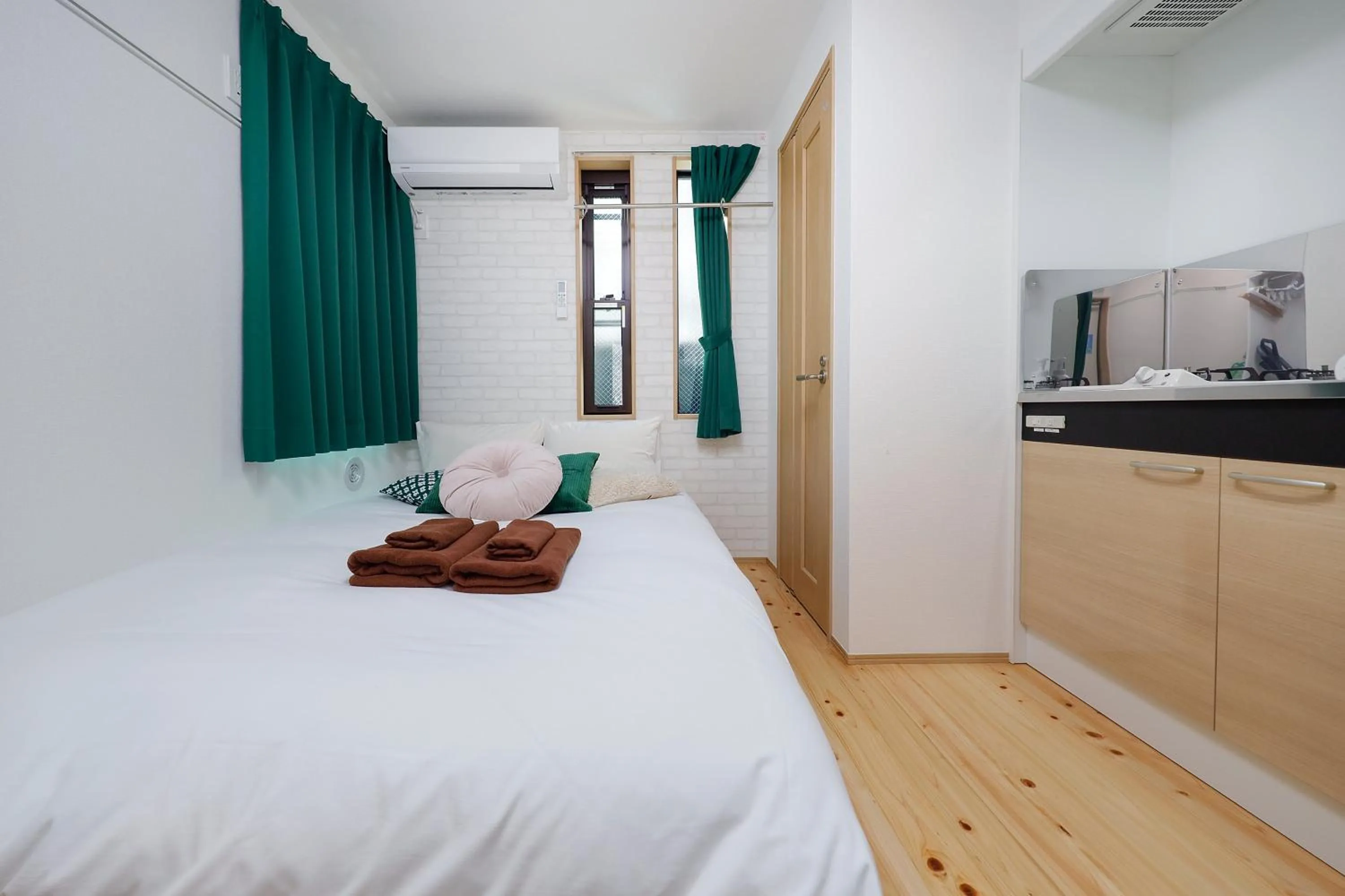 Bed in Zenith Shinjuku Hinoki by Tranova