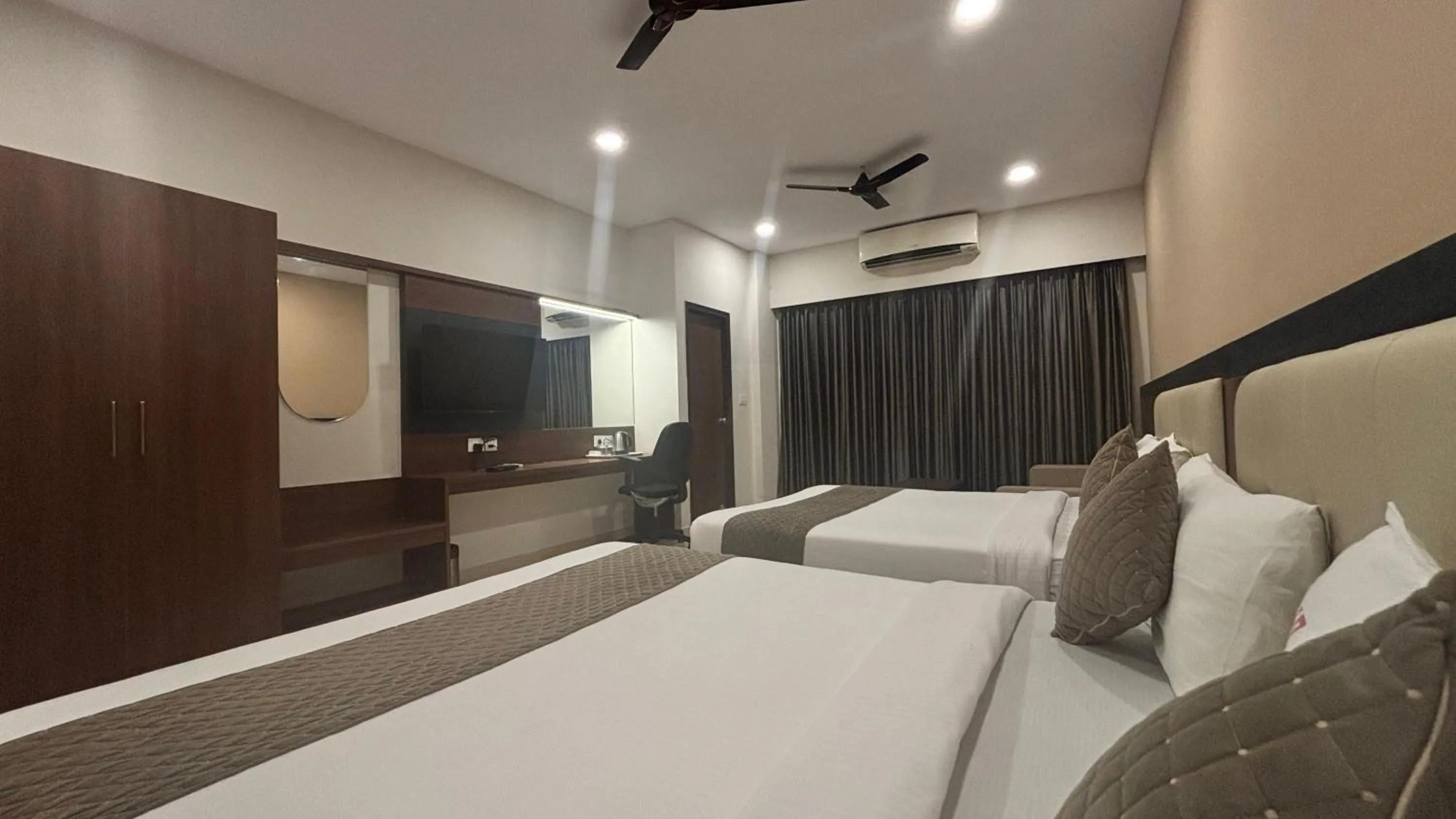 Bed in Hotel Kalyan Suites