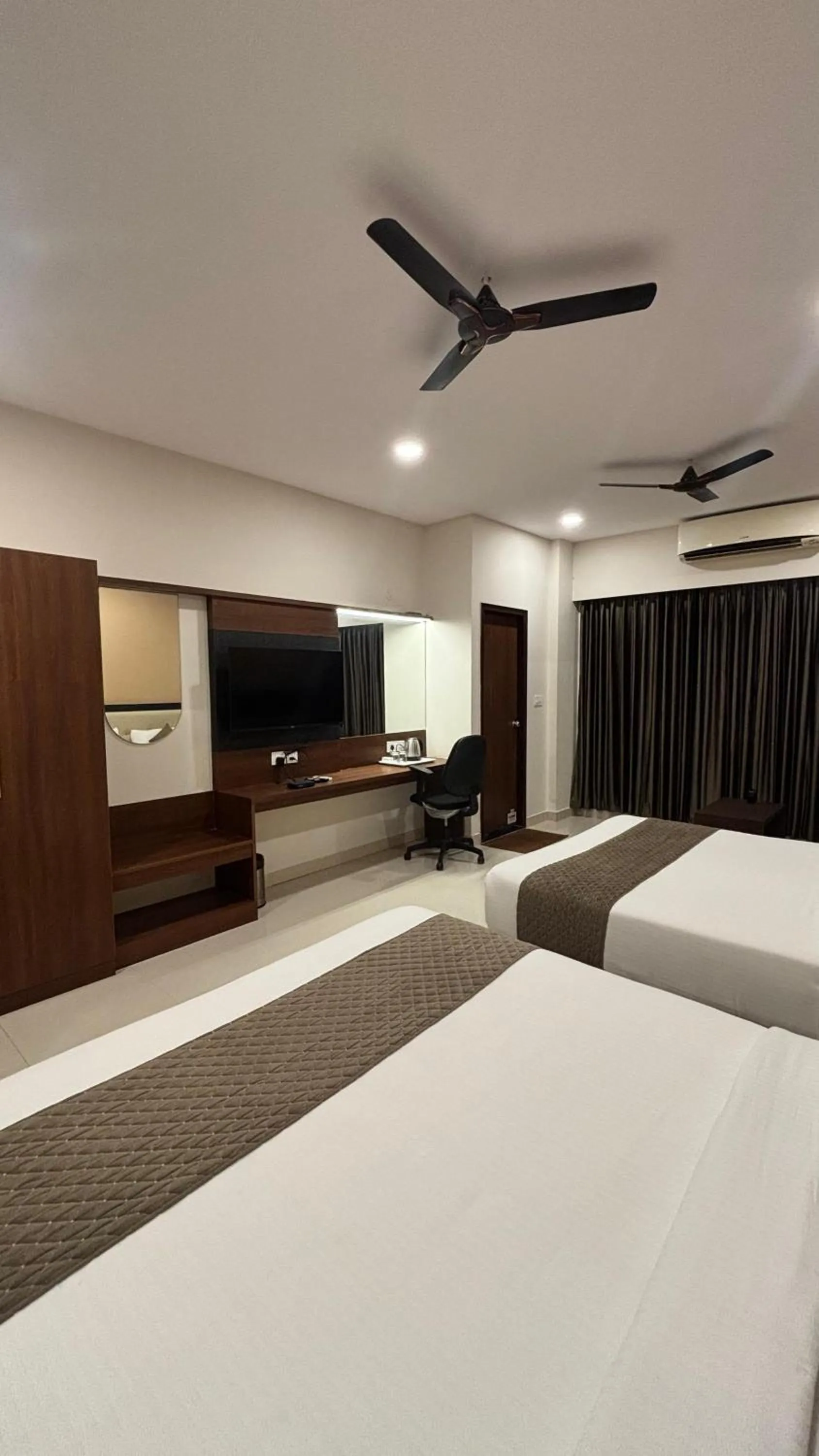 Bed in Hotel Kalyan Suites
