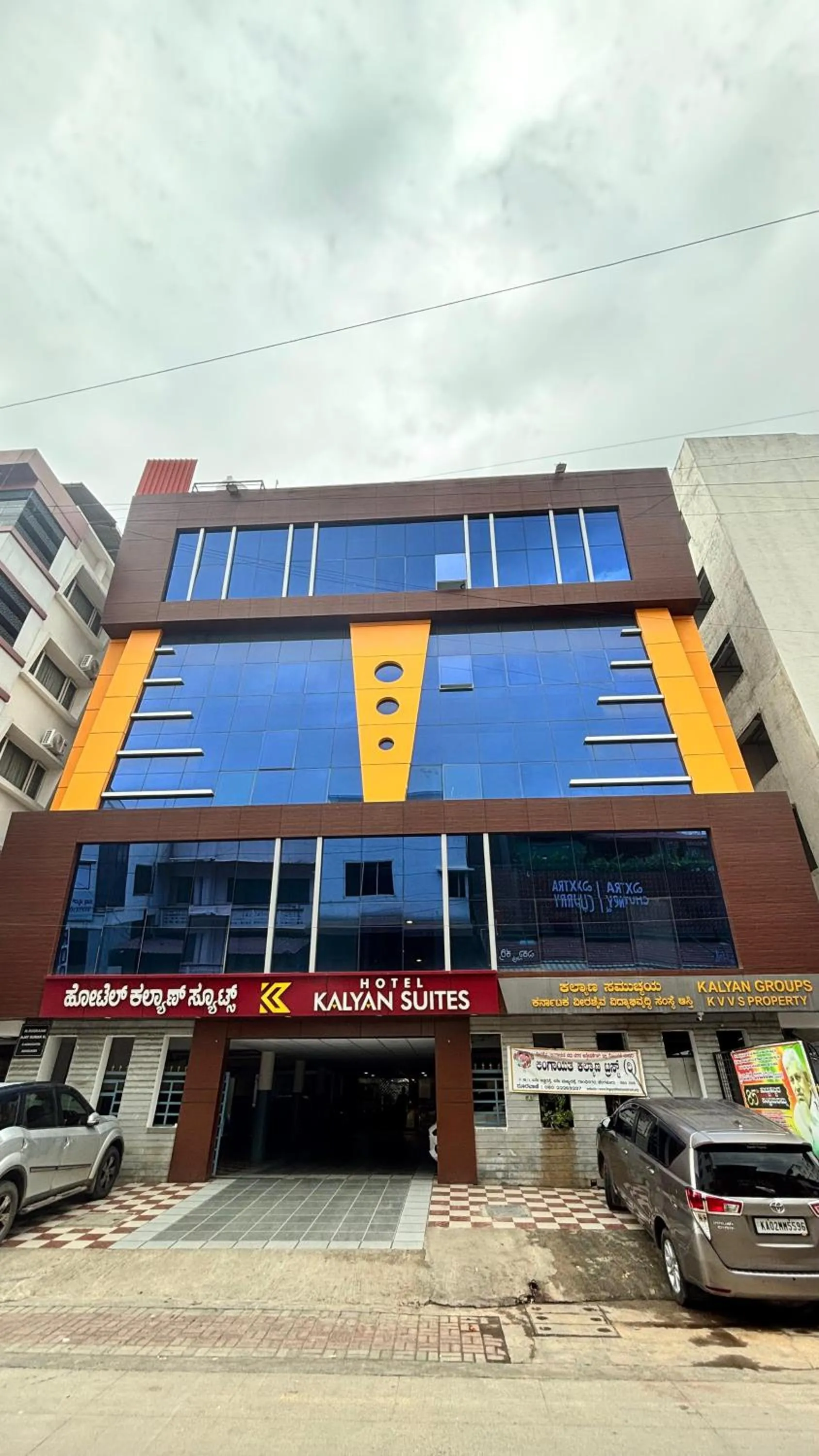 Property building in Hotel Kalyan Suites