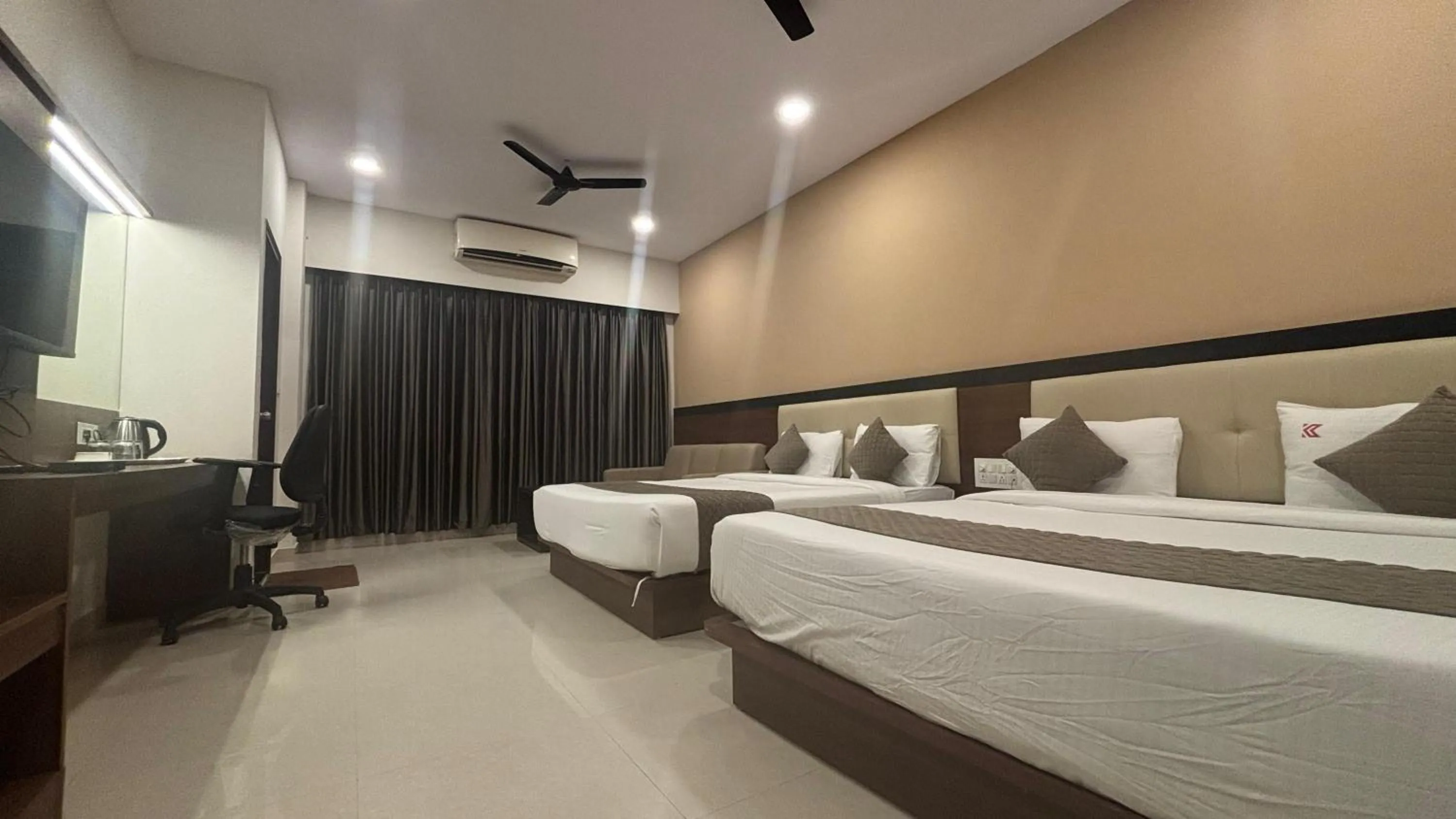 Bed in Hotel Kalyan Suites