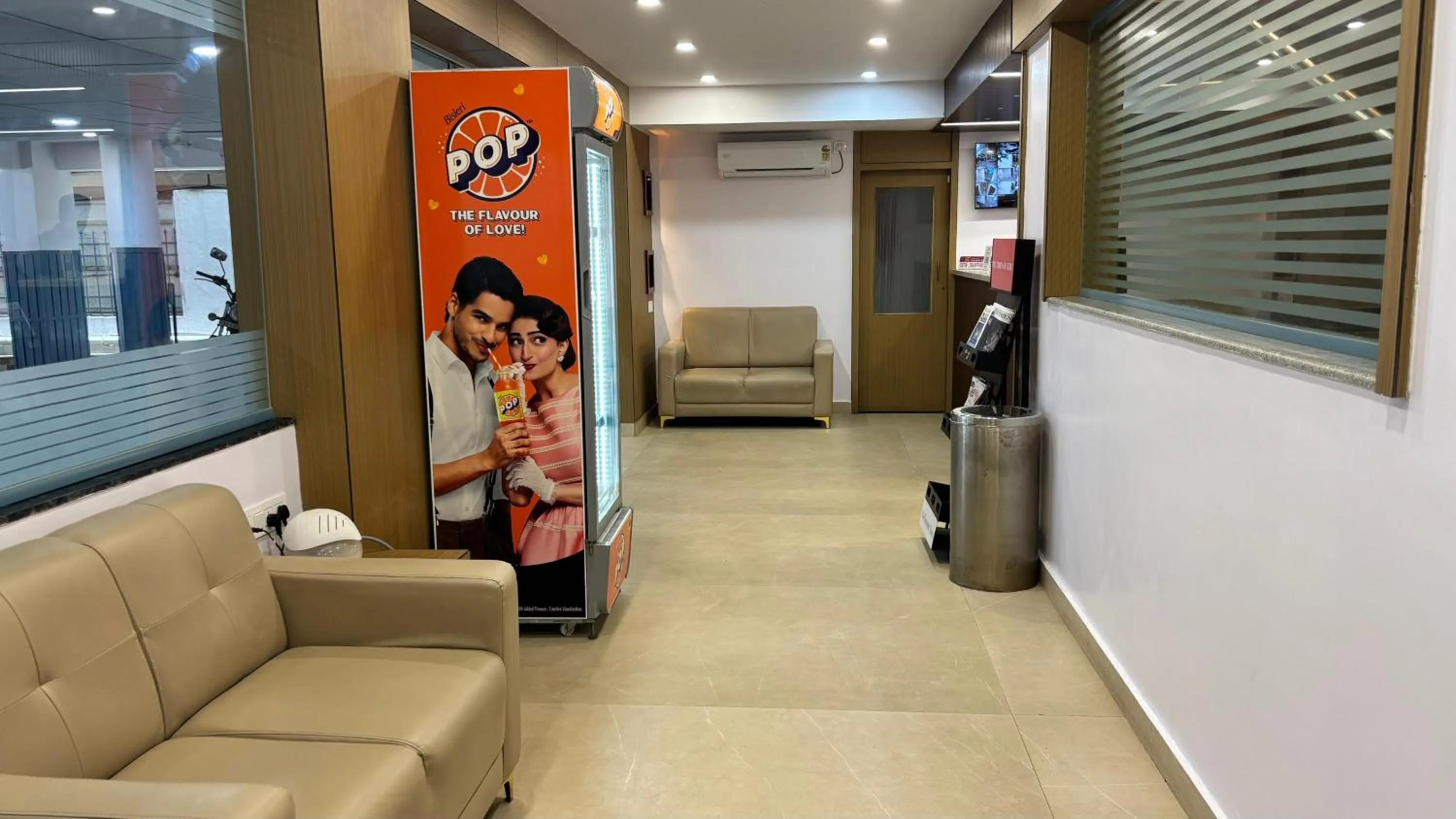 Living room in Hotel Kalyan Suites