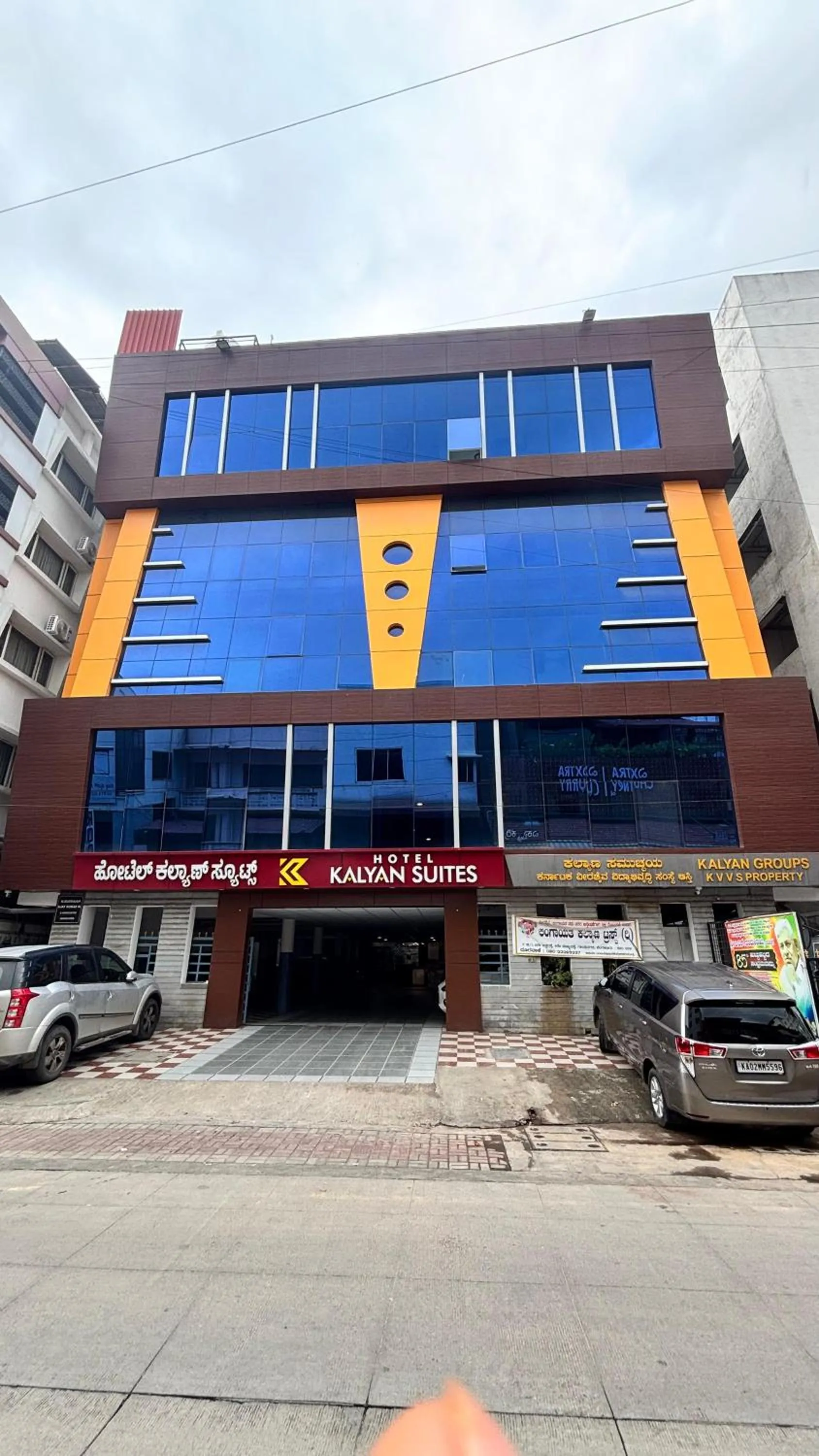 Property building in Hotel Kalyan Suites