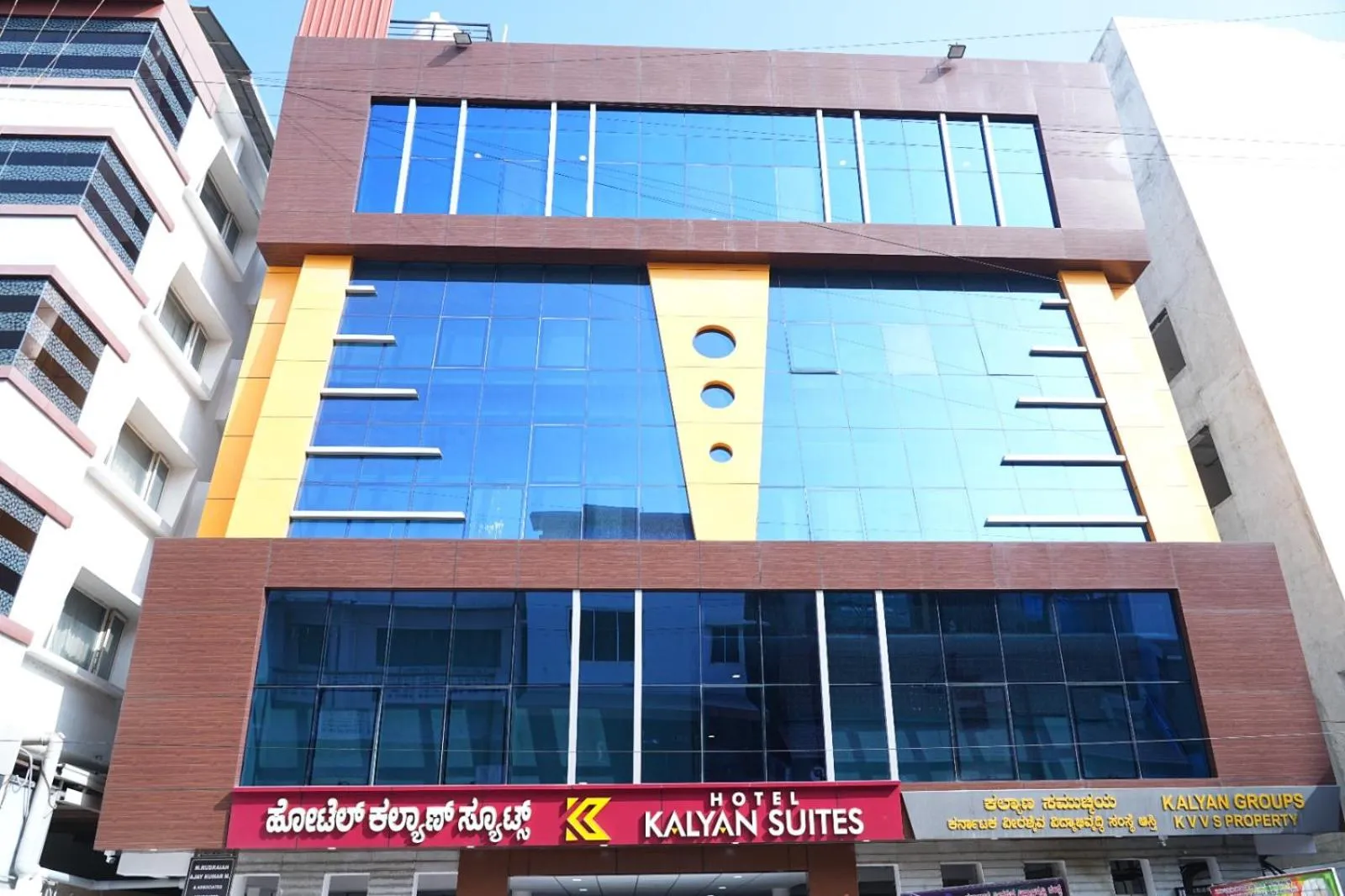 Property building in Hotel Kalyan Suites
