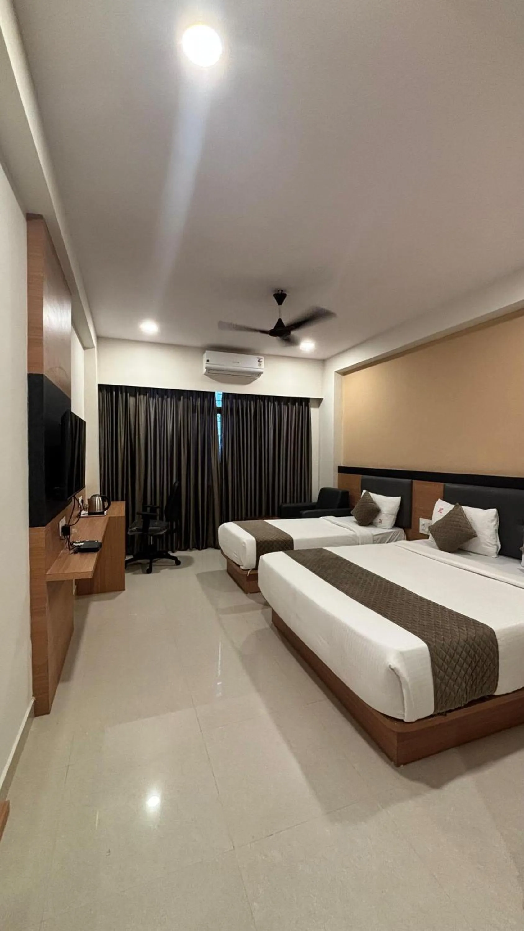 Bed in Hotel Kalyan Suites
