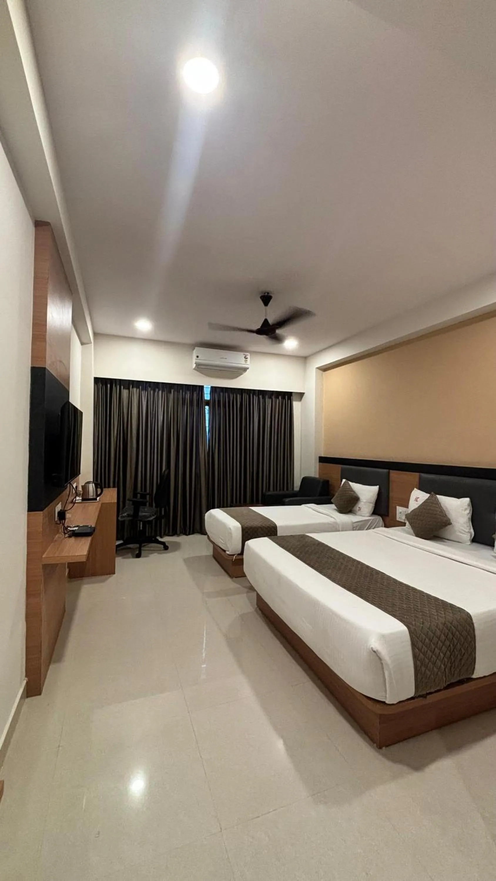 Bed in Hotel Kalyan Suites