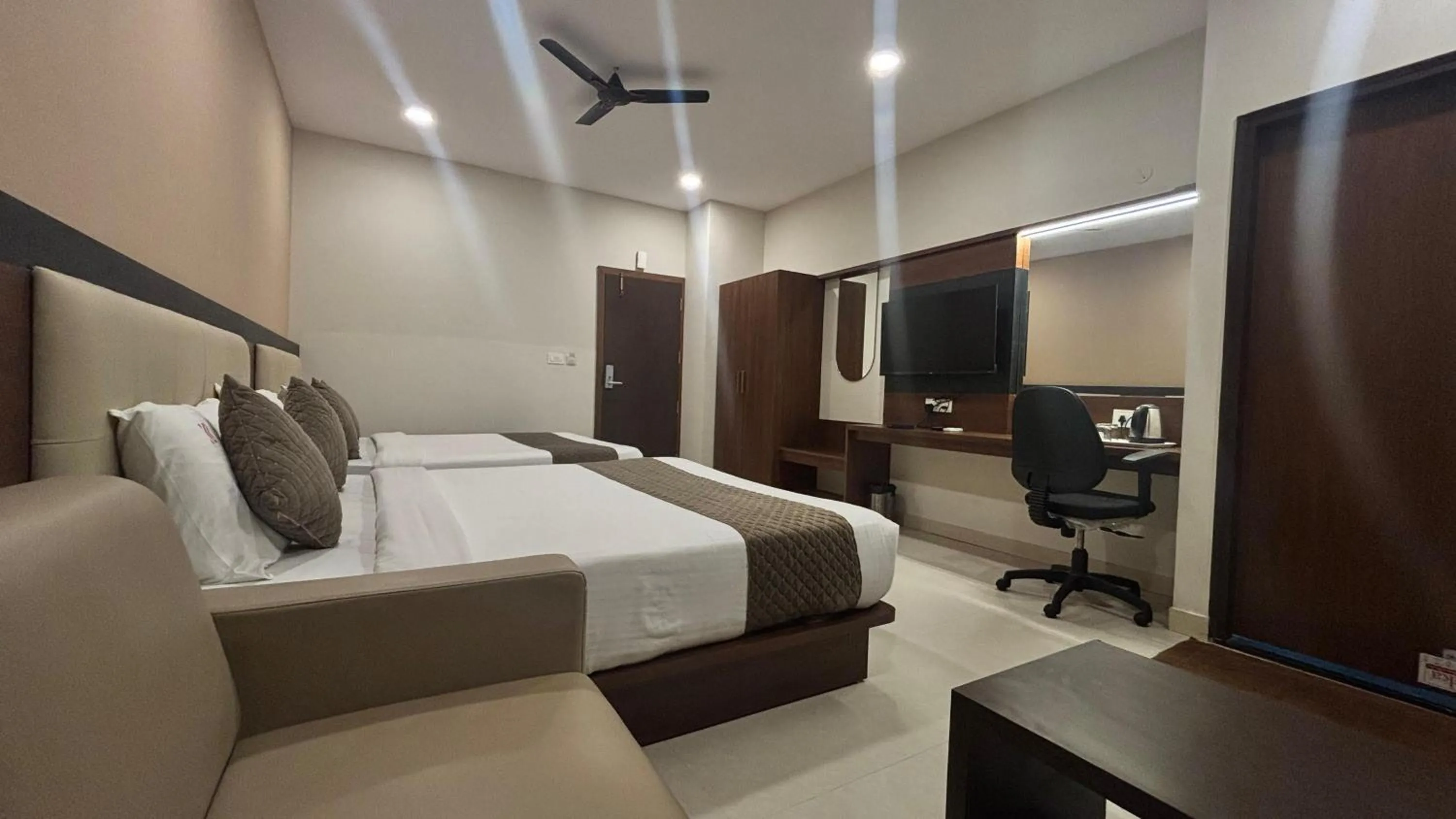 Bed in Hotel Kalyan Suites