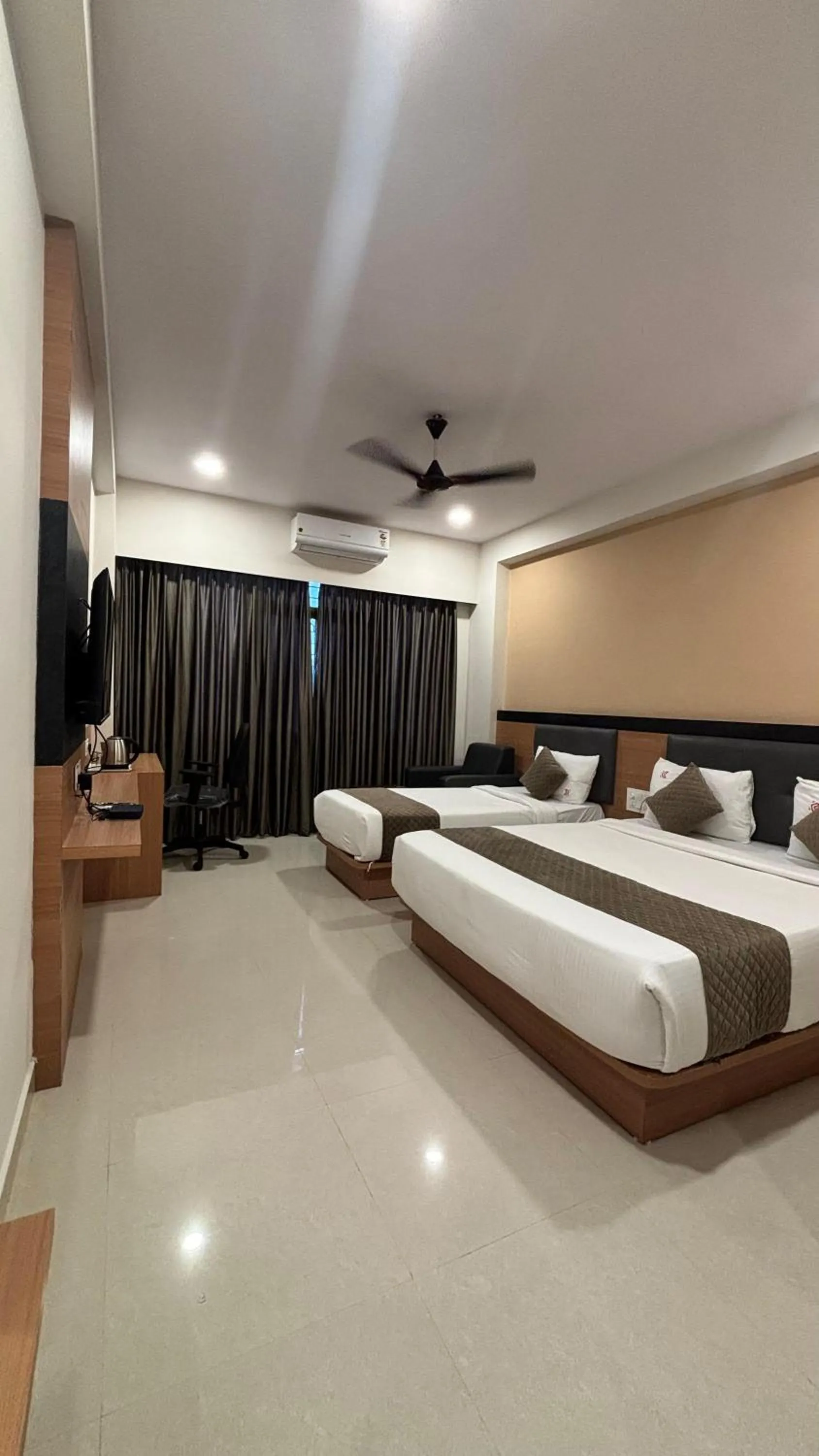 Bed in Hotel Kalyan Suites