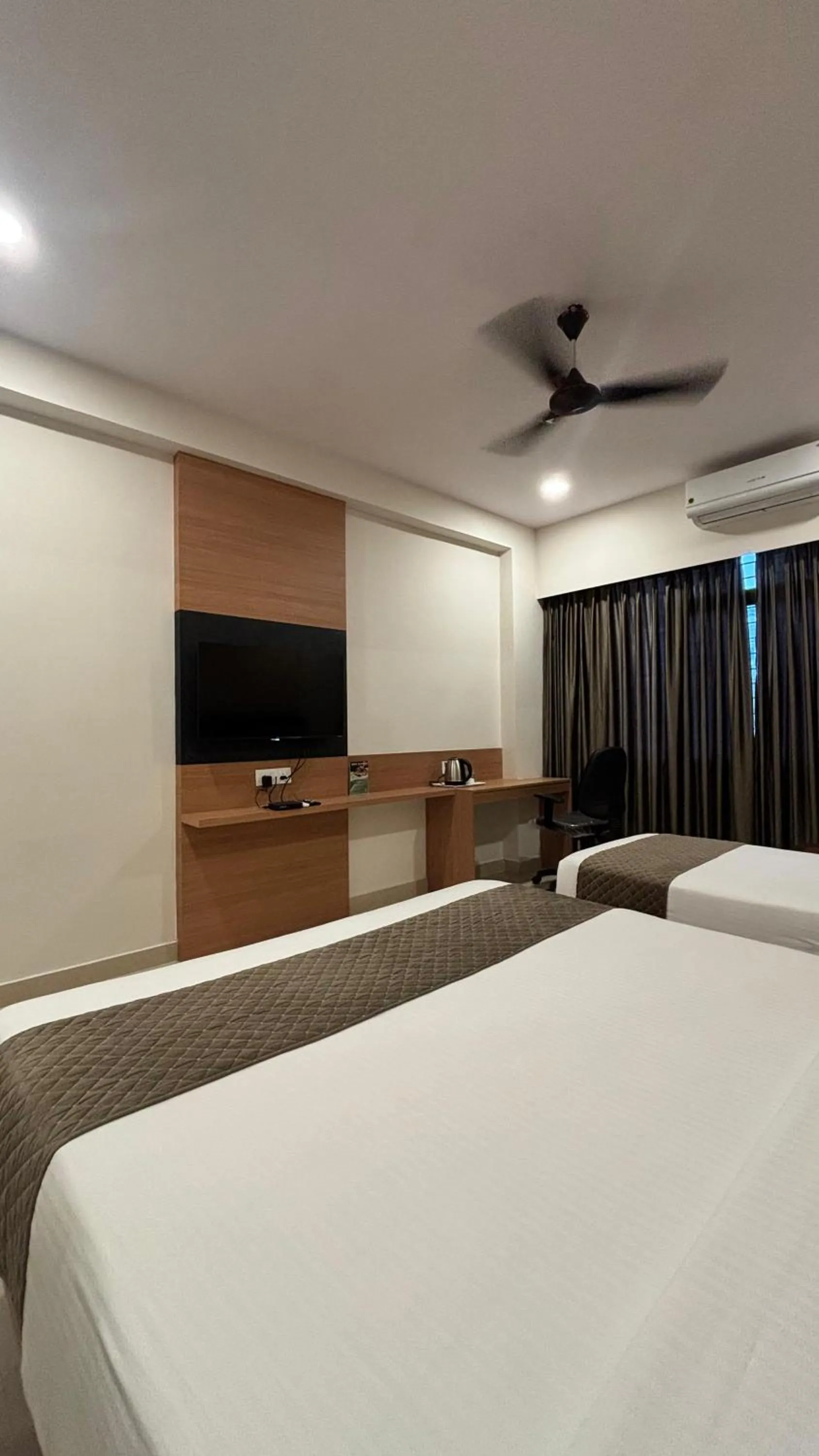 Bed in Hotel Kalyan Suites