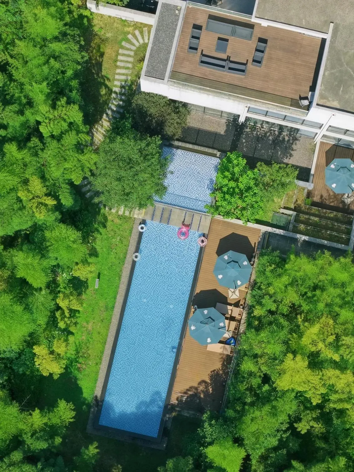 Swimming pool in Nian hotel & resorts