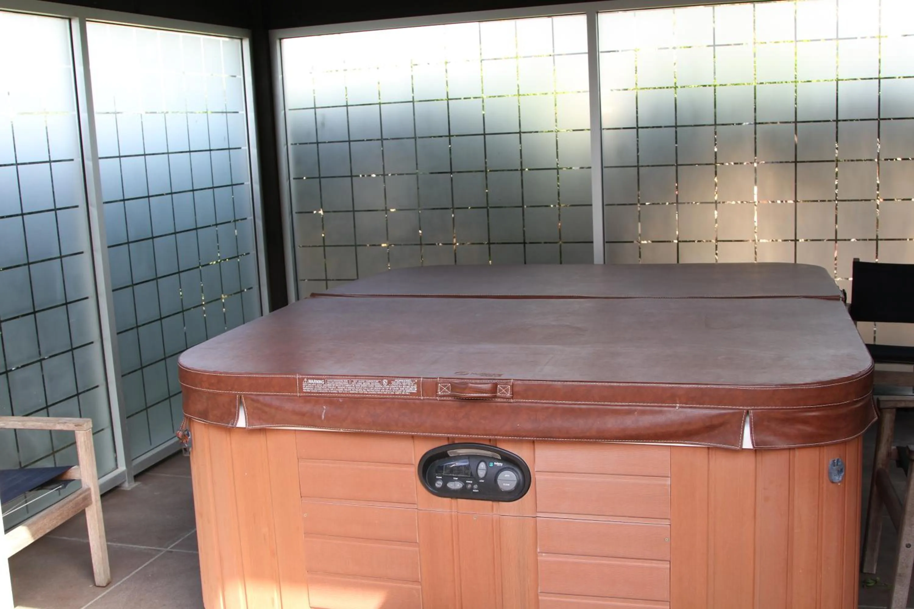 Hot Tub in Quantum Lodge Motor Inn