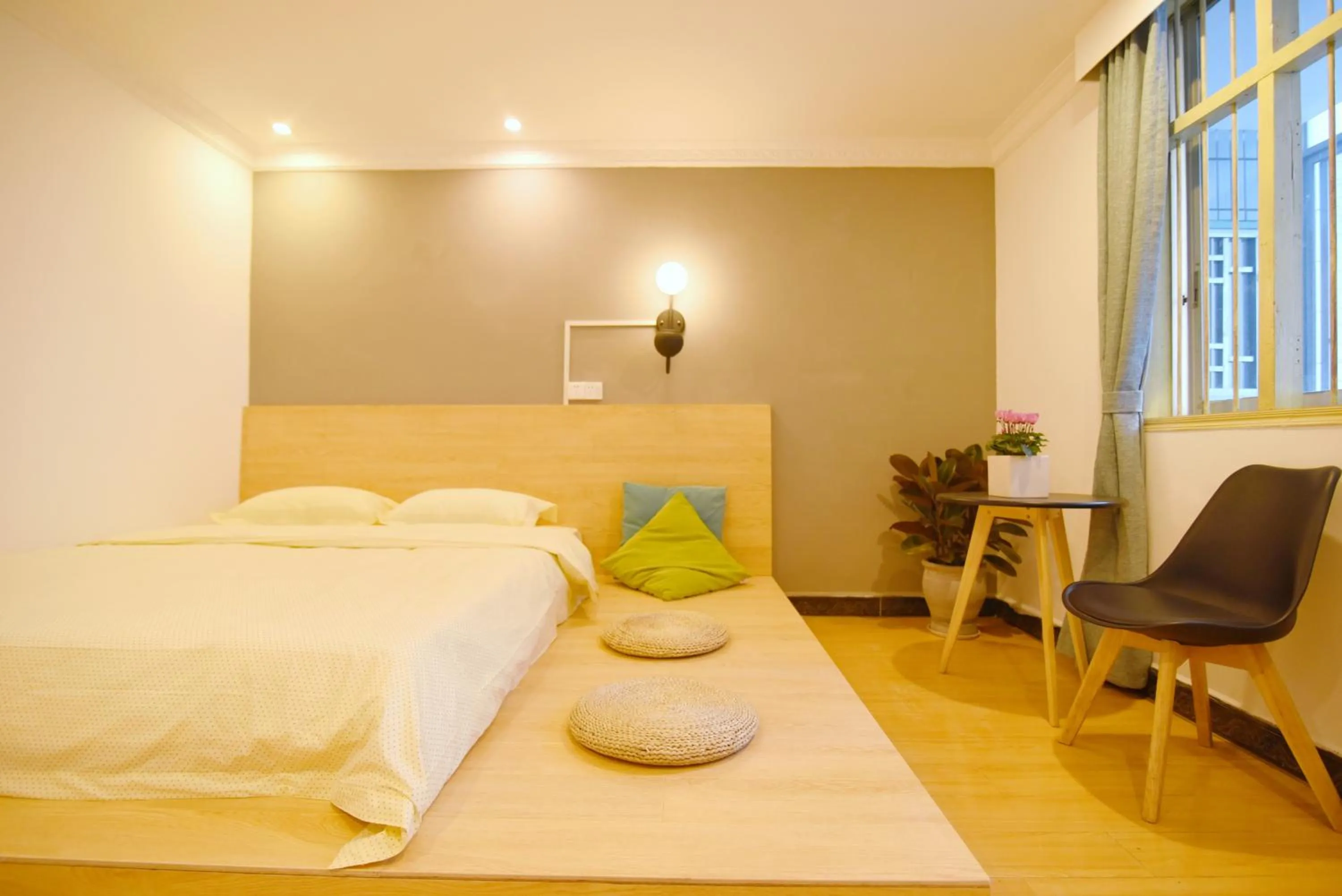 Photo of the whole room, Bed in Guilin Cyan Box Guest House