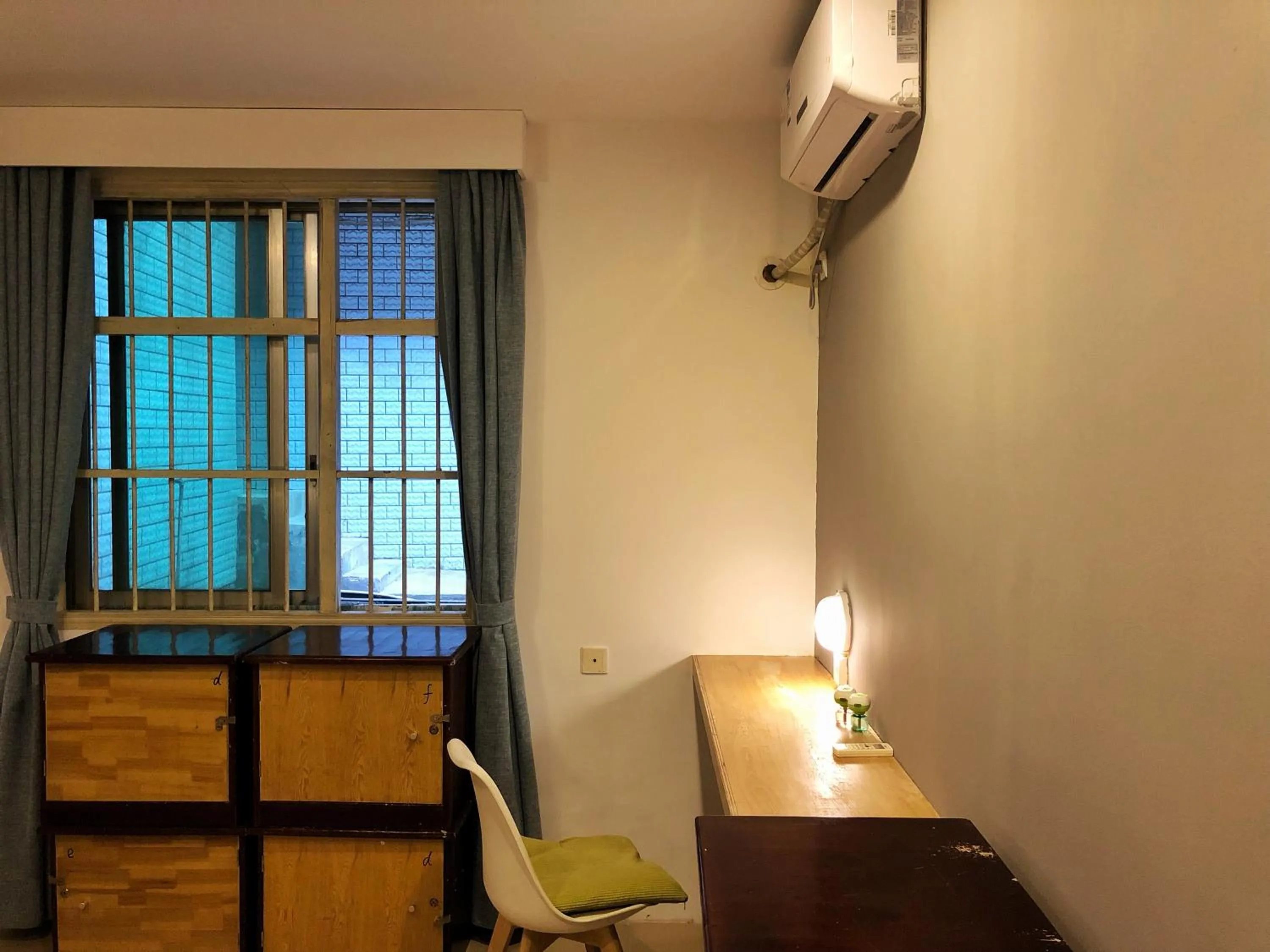 Photo of the whole room in Guilin Cyan Box Guest House