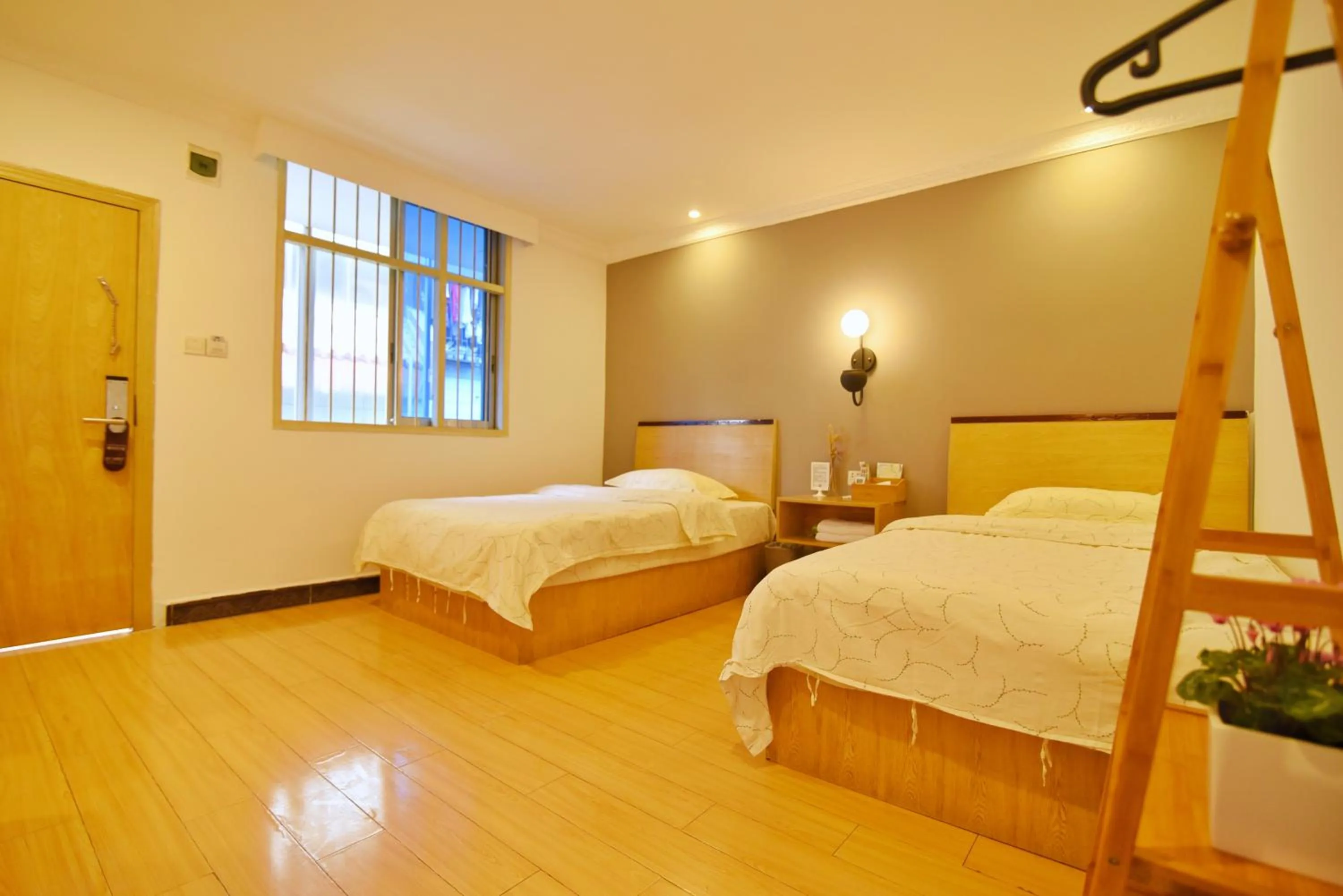 Photo of the whole room, Bed in Guilin Cyan Box Guest House