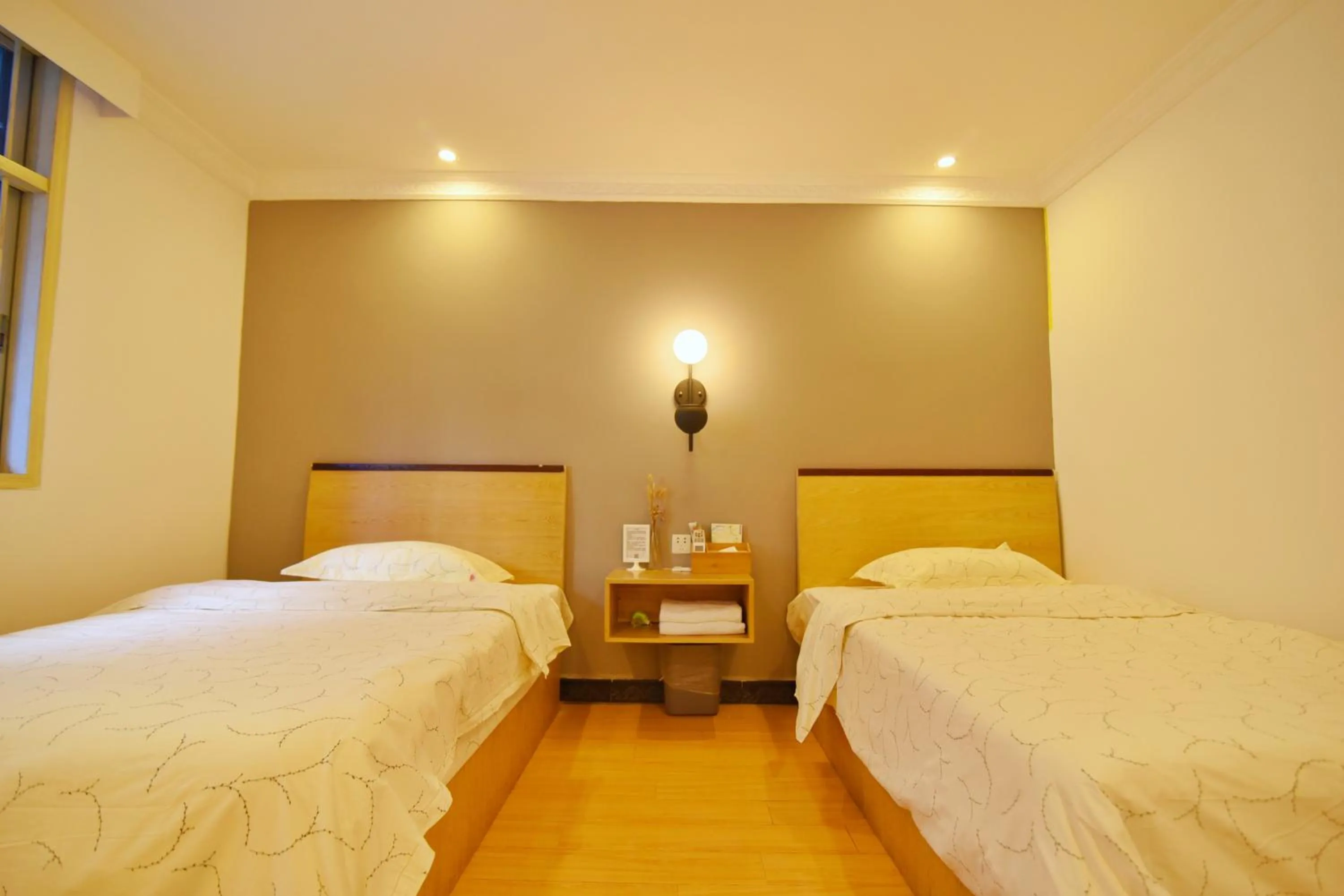 Photo of the whole room, Bed in Guilin Cyan Box Guest House