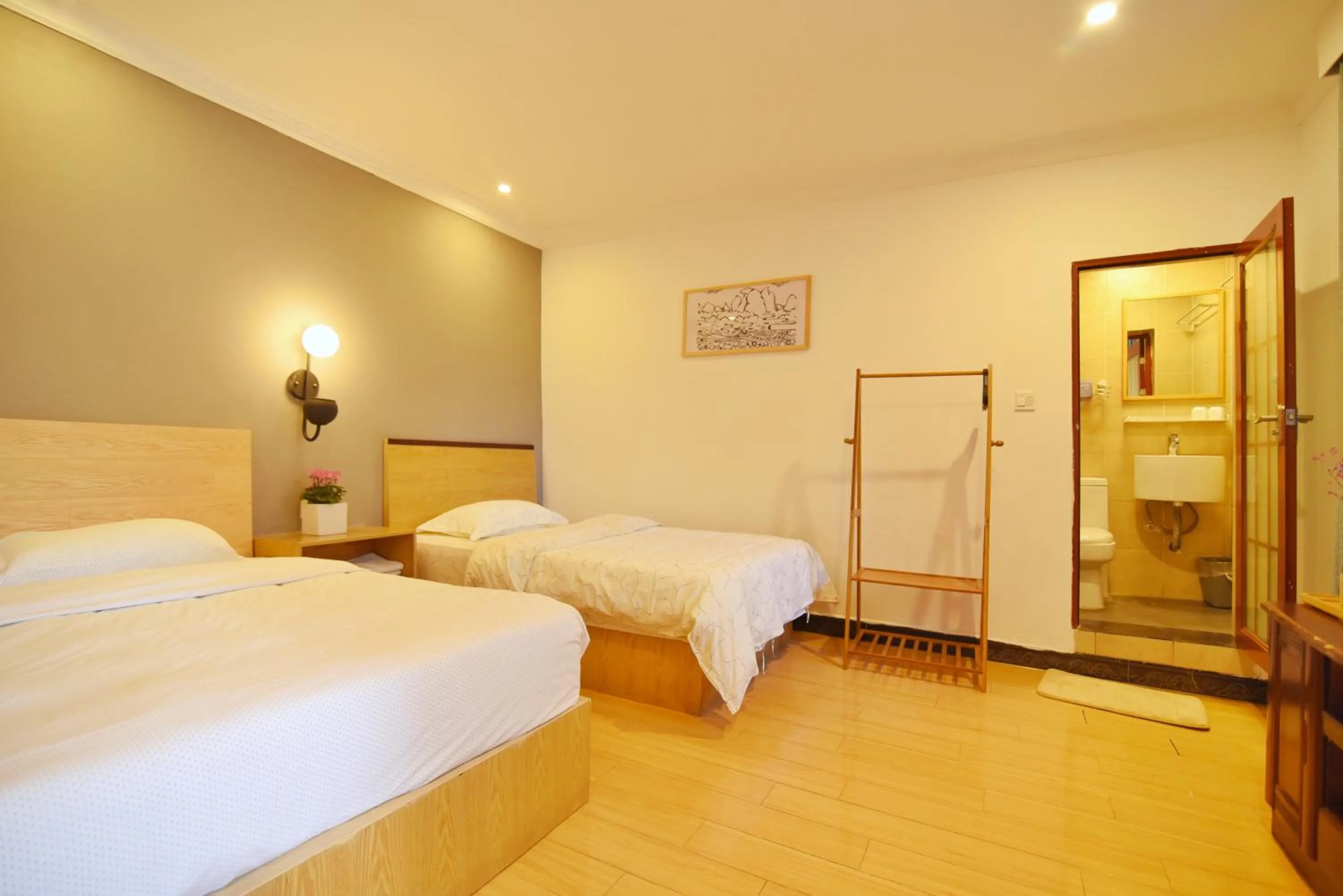 Photo of the whole room, Bed in Guilin Cyan Box Guest House